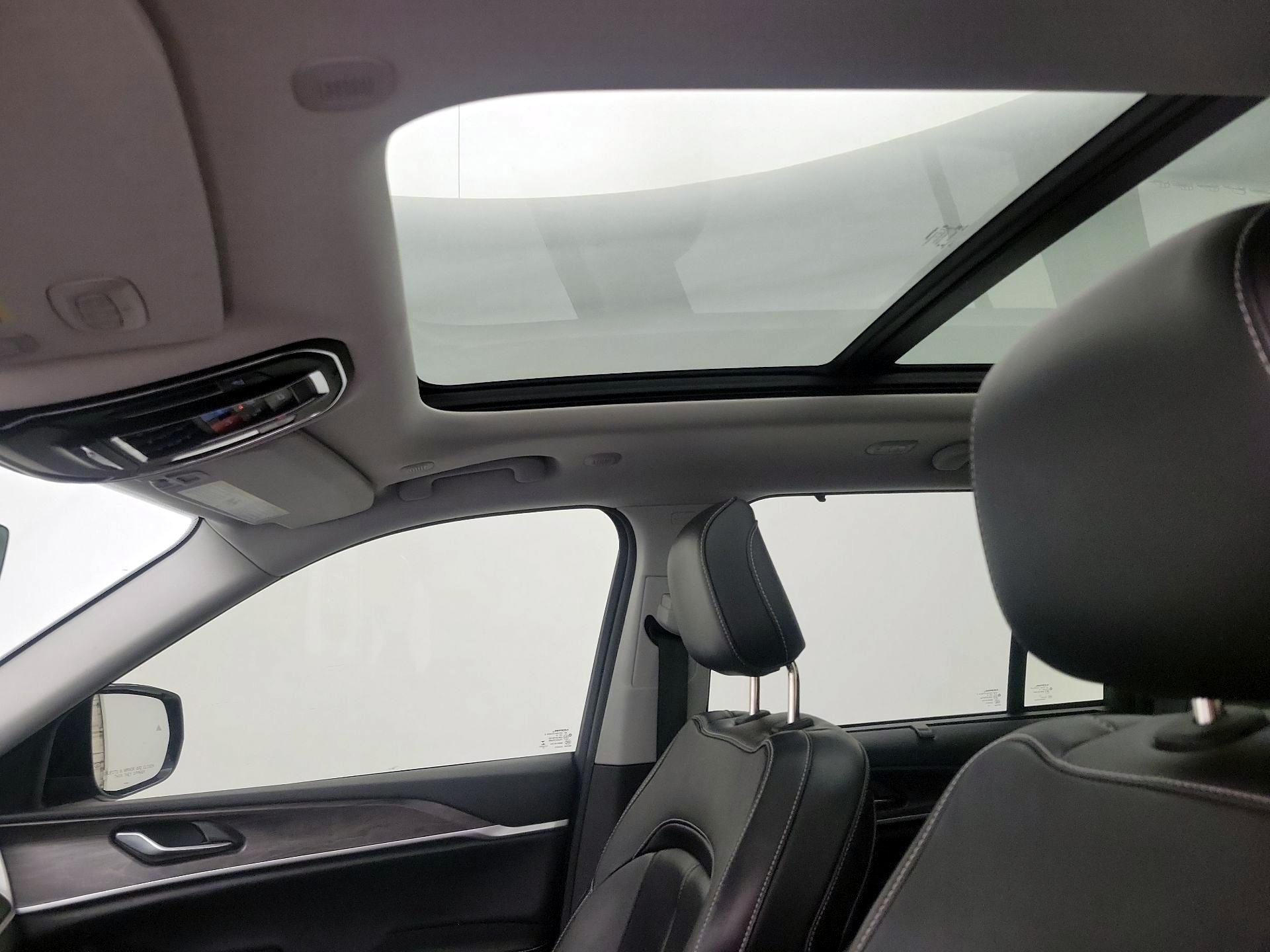 Thumbnail: 2022 Jeep Grand Cherokee - 20