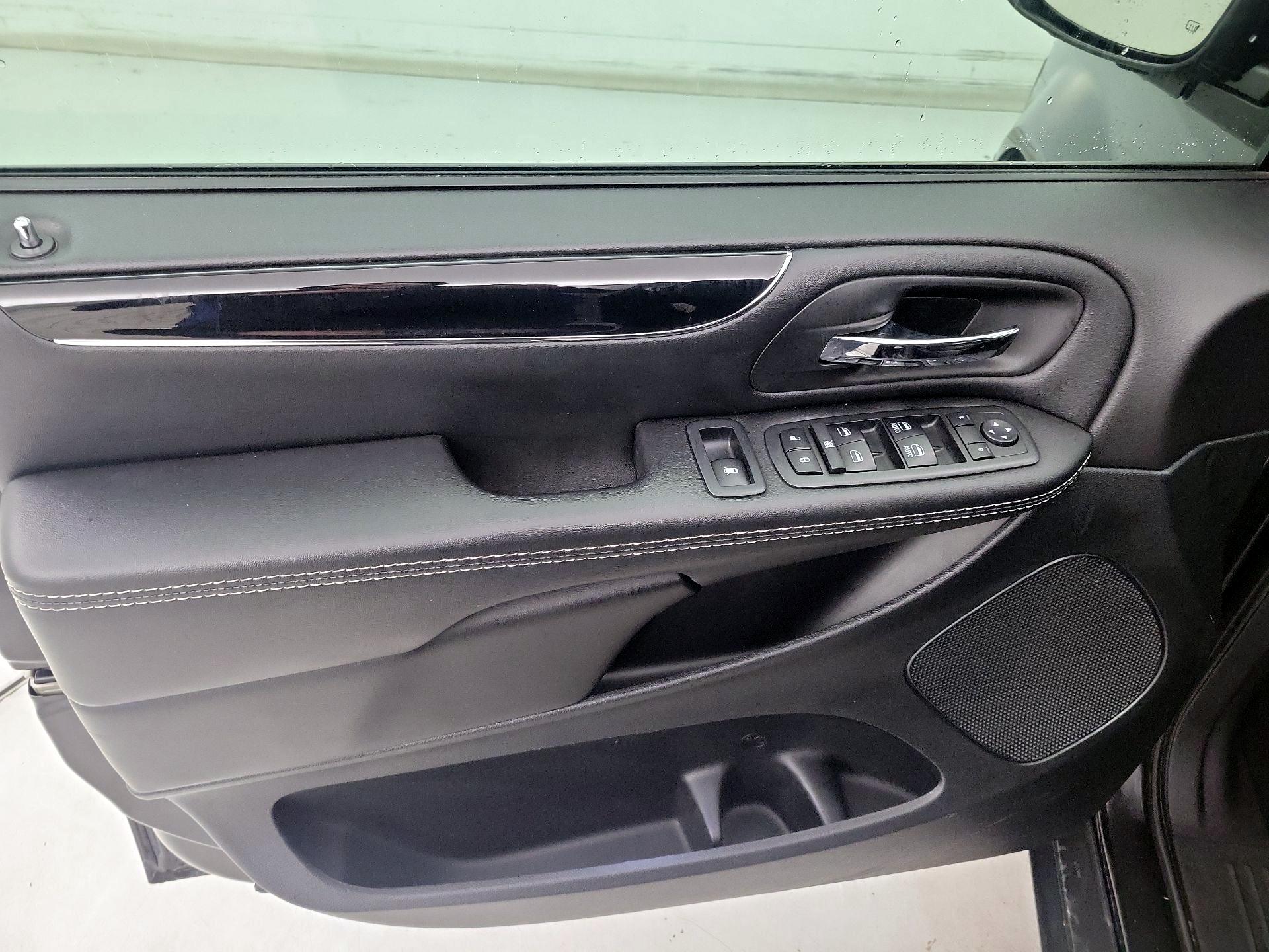 Thumbnail: 2019 Dodge Grand Caravan - 12