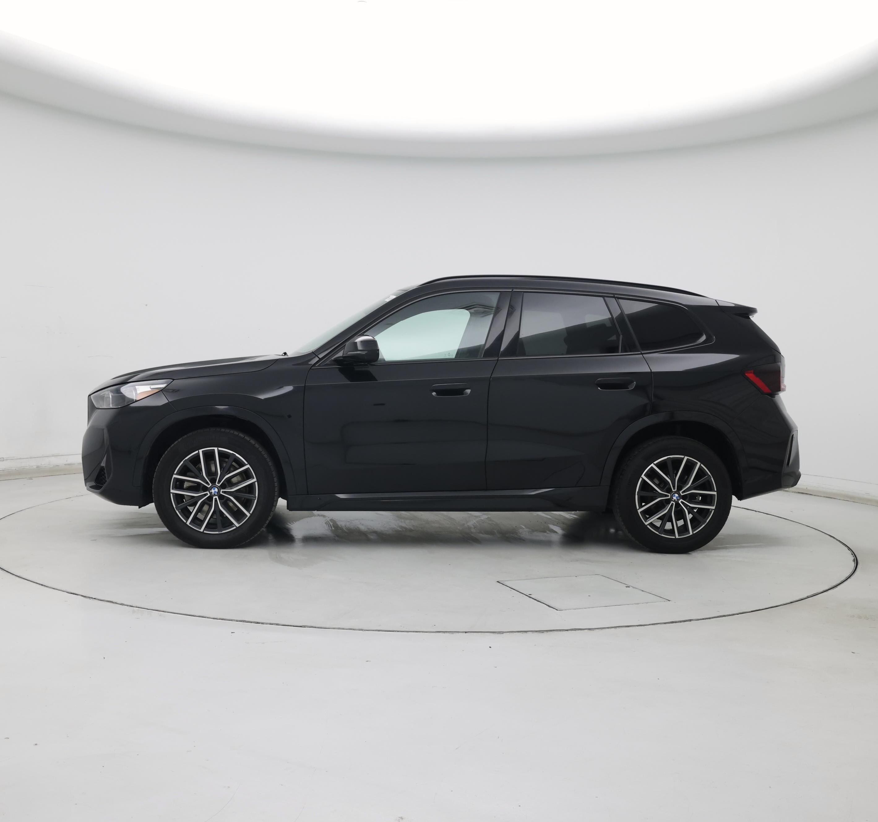 Thumbnail: 2023 BMW X1 - 3