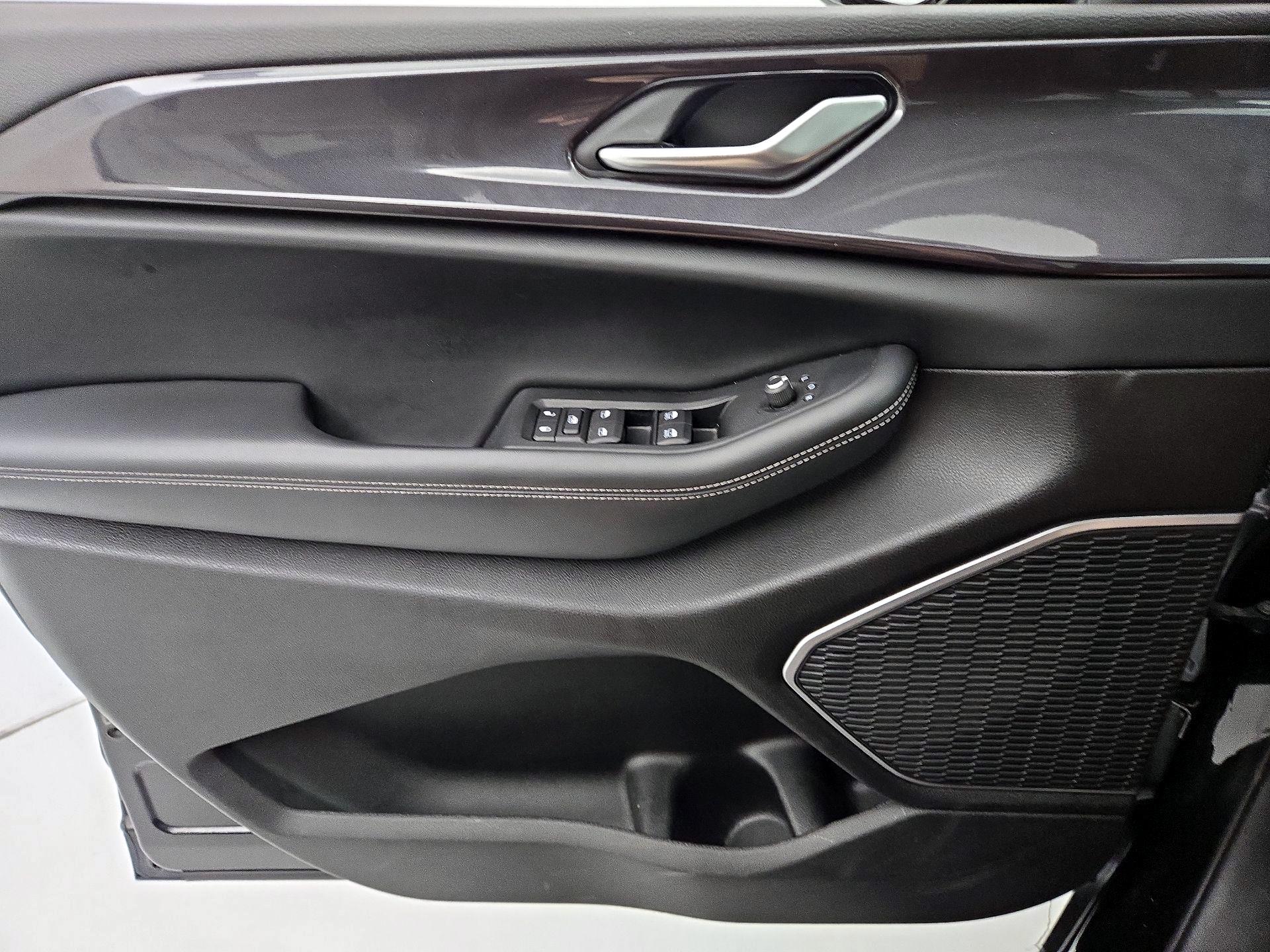 Thumbnail: 2022 Jeep Grand Cherokee - 12