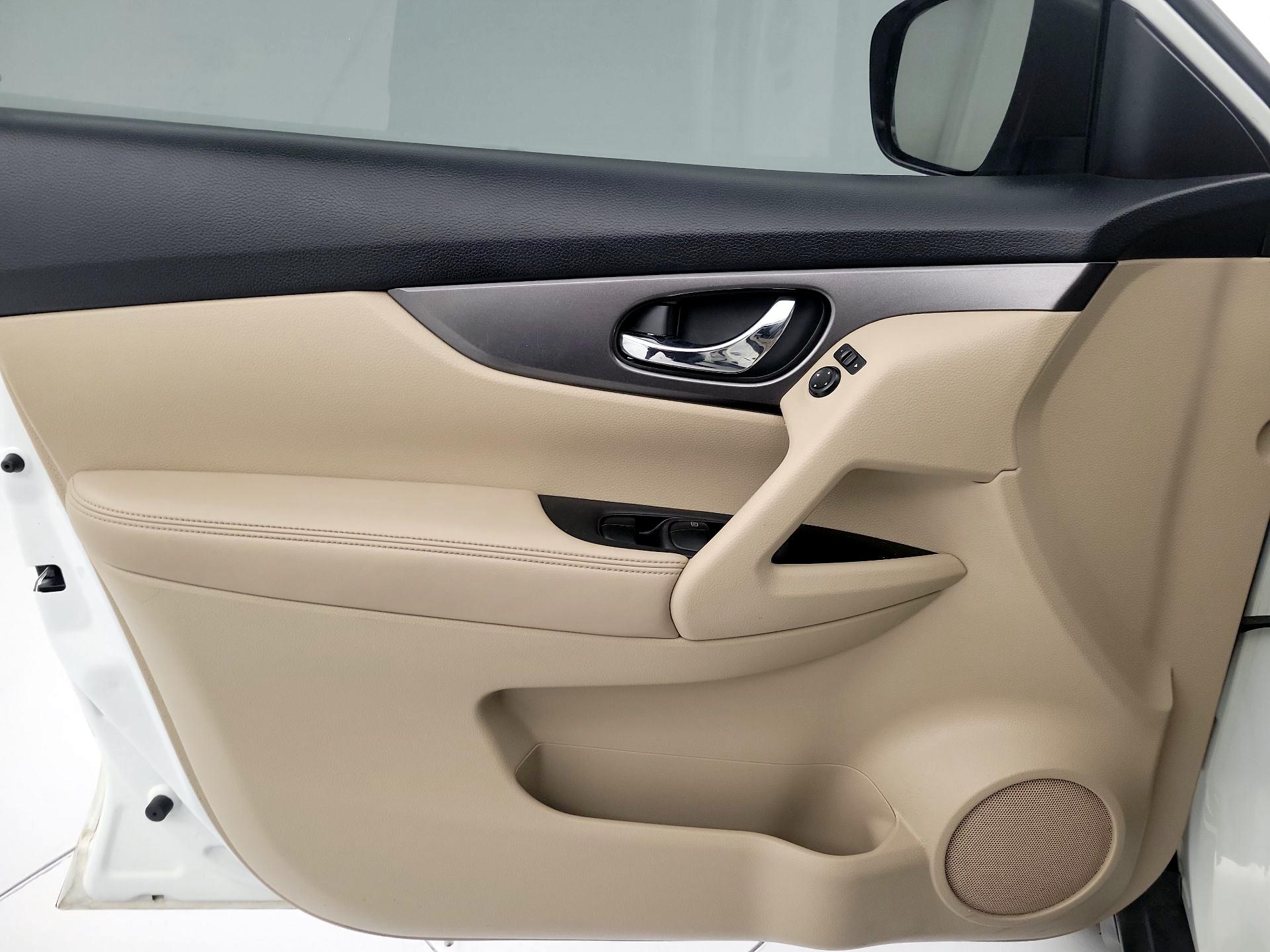 Thumbnail: 2016 Nissan Rogue - 12