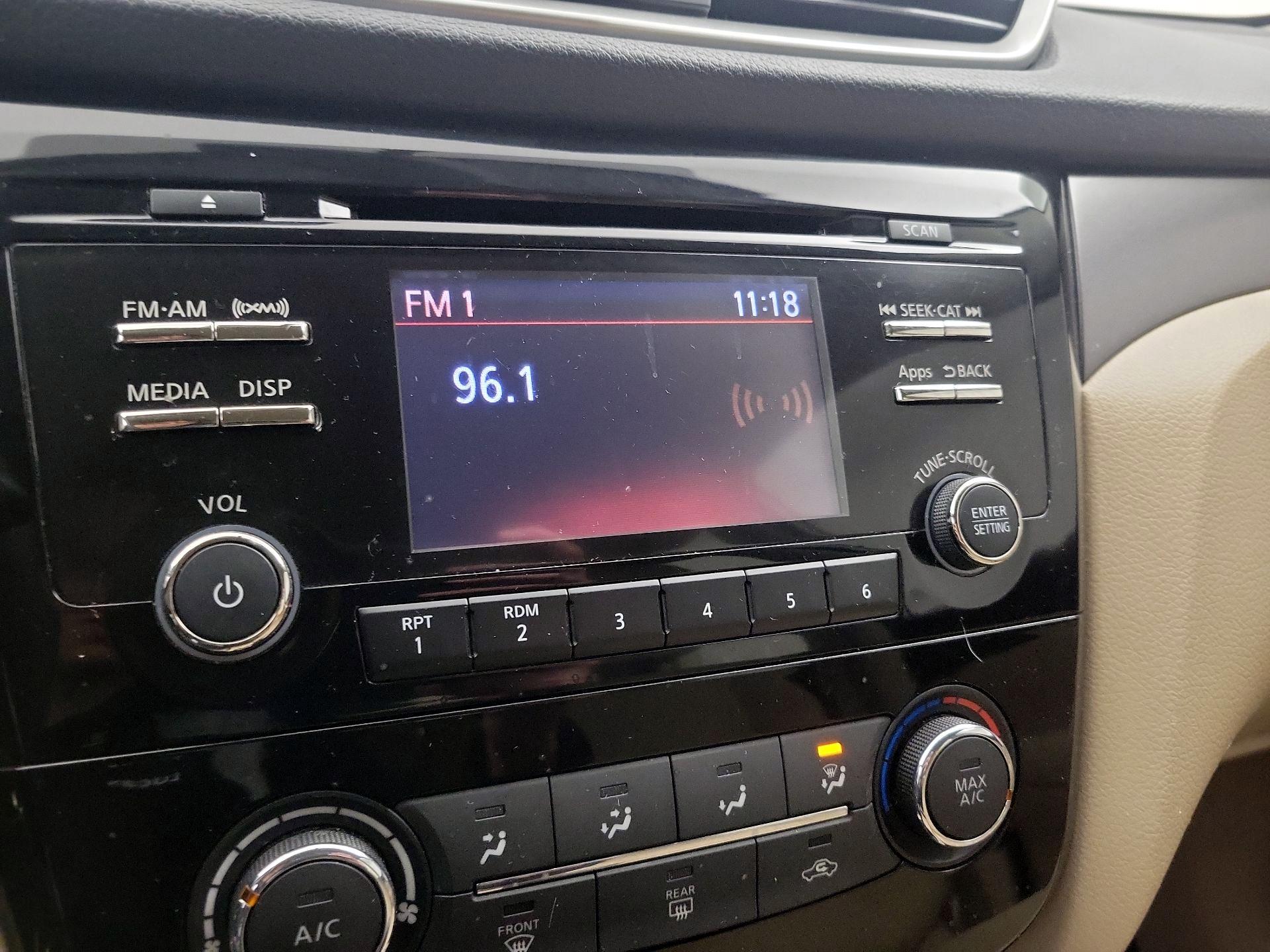 Thumbnail: 2016 Nissan Rogue - 15