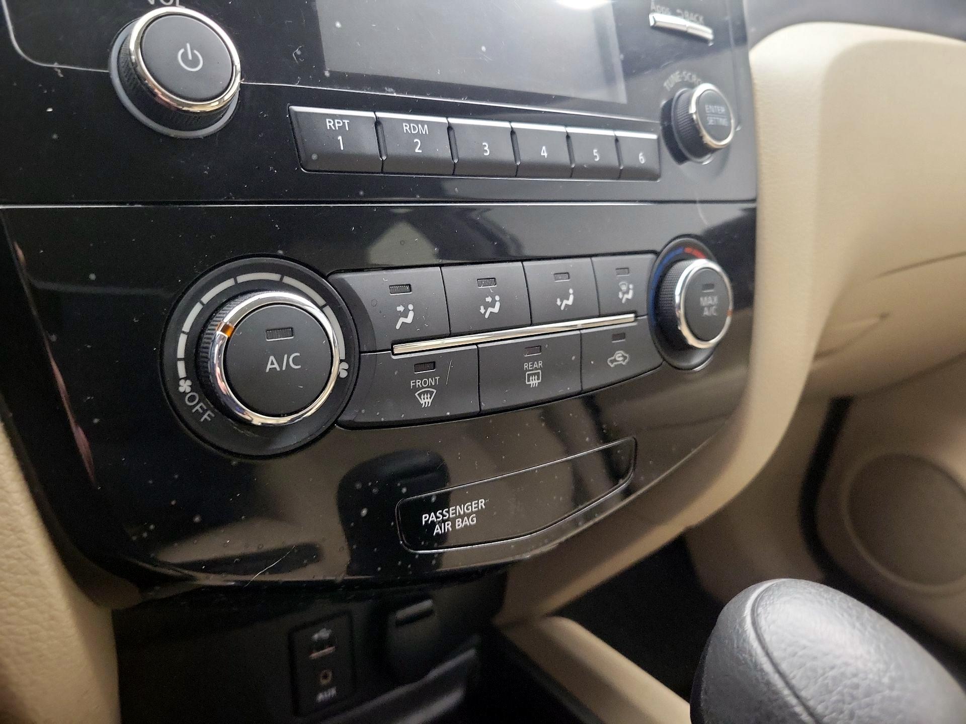 Thumbnail: 2016 Nissan Rogue - 16