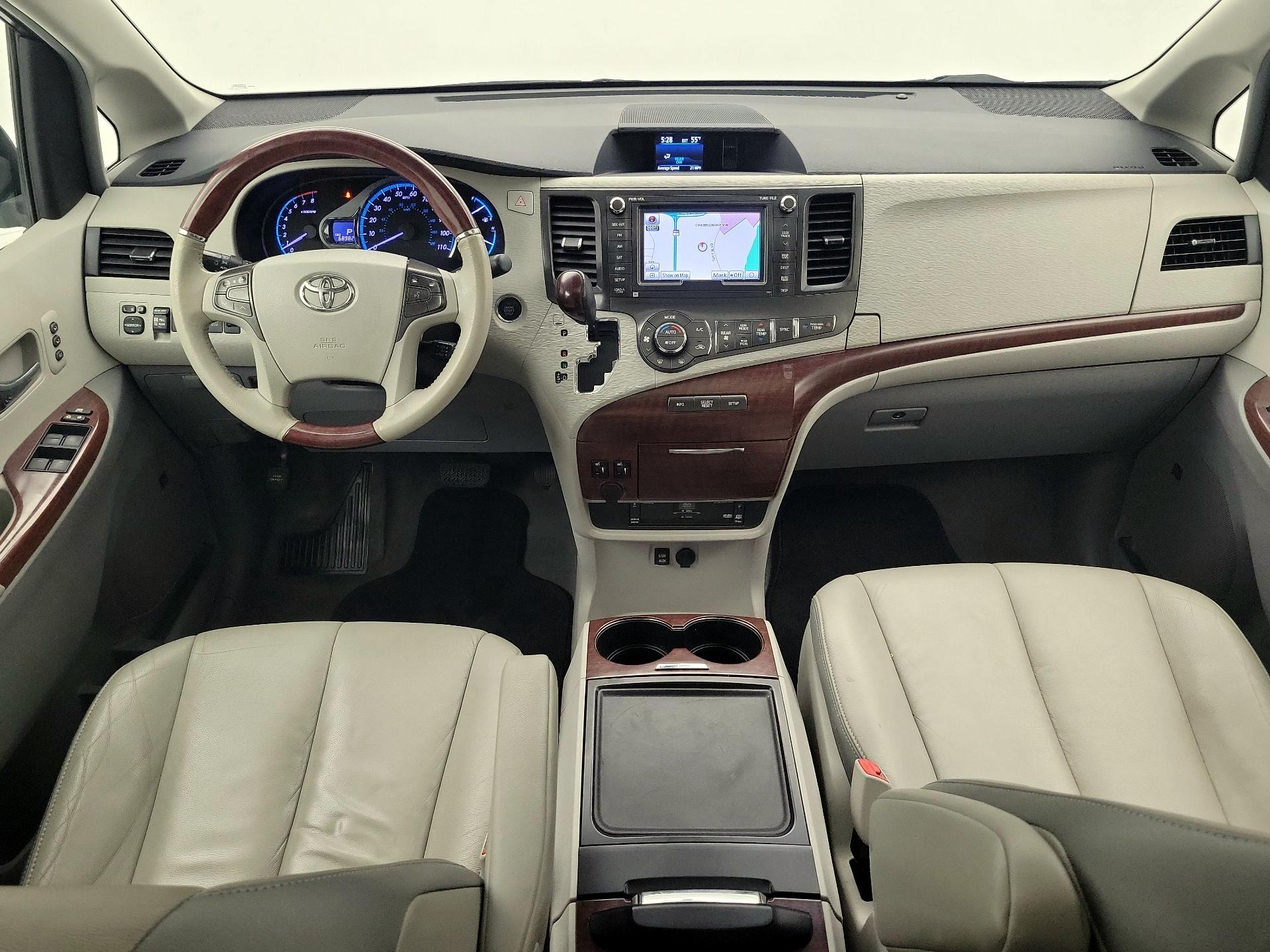 Thumbnail: 2014 Toyota Sienna - 9