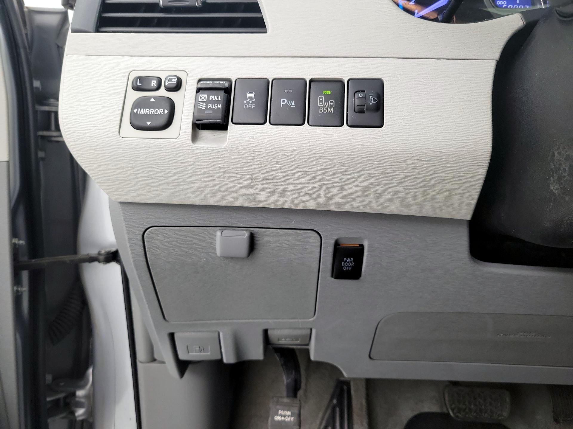 Thumbnail: 2014 Toyota Sienna - 13