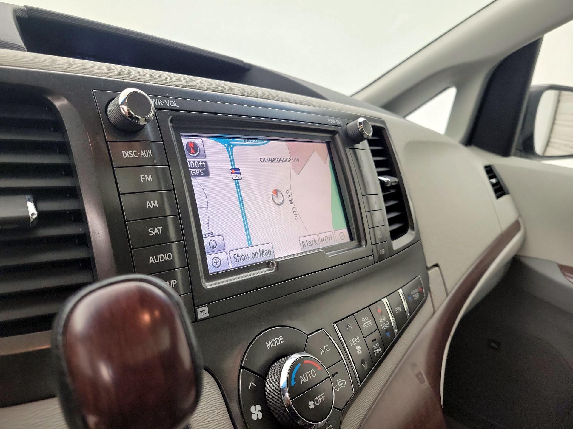 Thumbnail: 2014 Toyota Sienna - 14