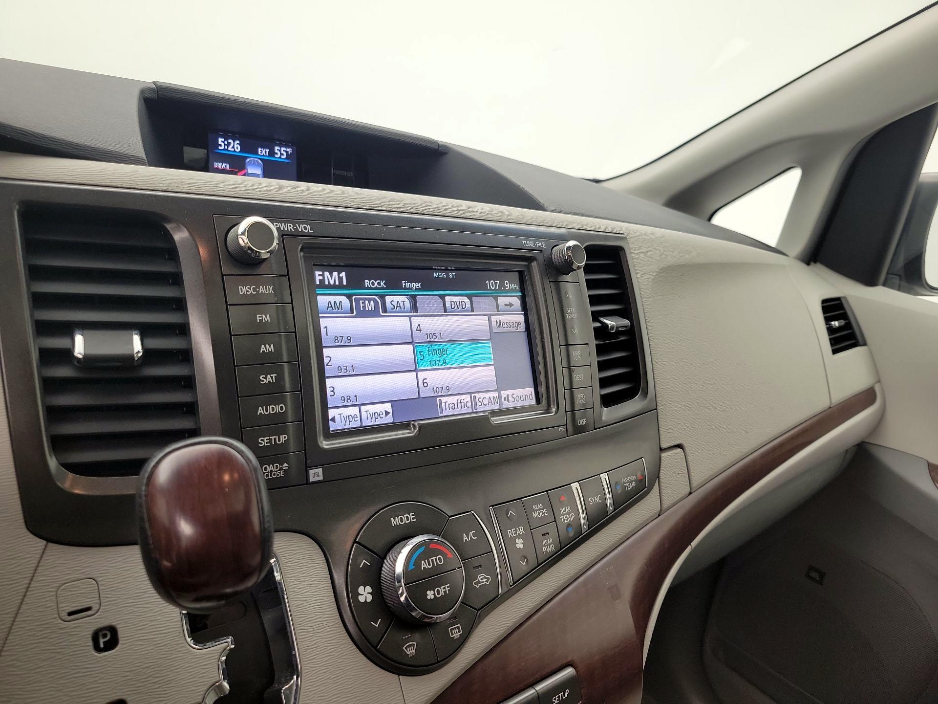 Thumbnail: 2014 Toyota Sienna - 16