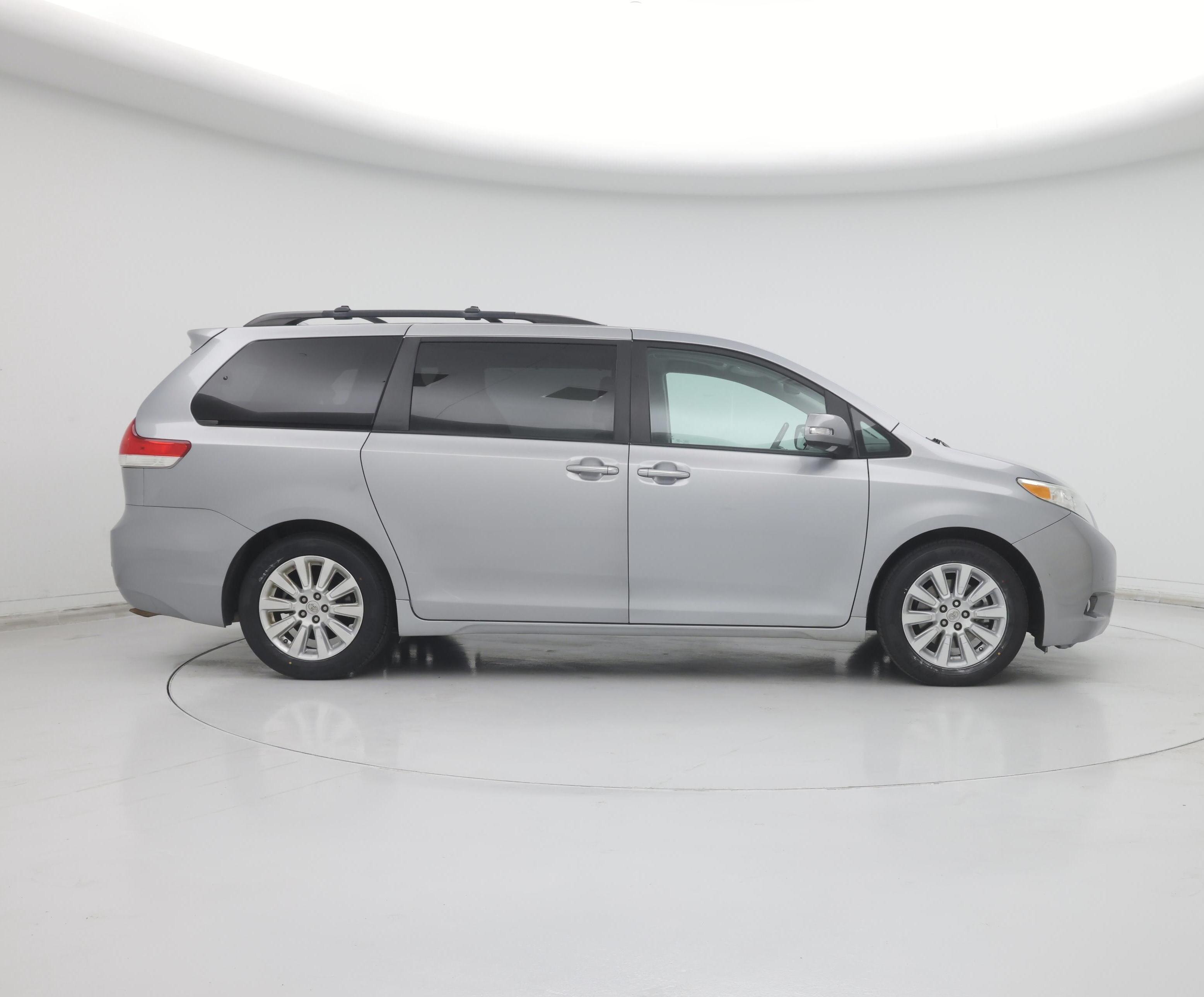 Thumbnail: 2014 Toyota Sienna - 7