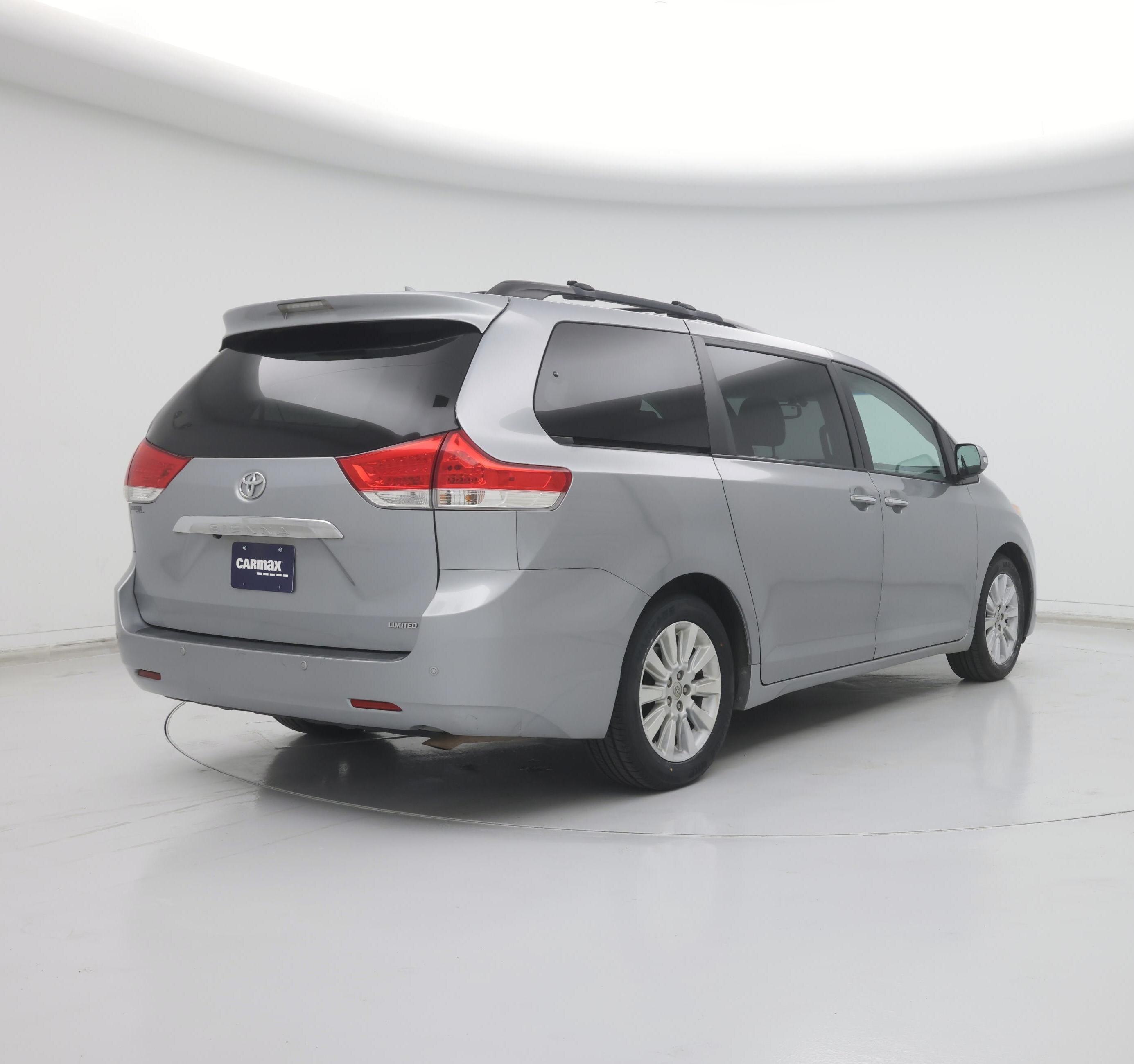 Thumbnail: 2014 Toyota Sienna - 8