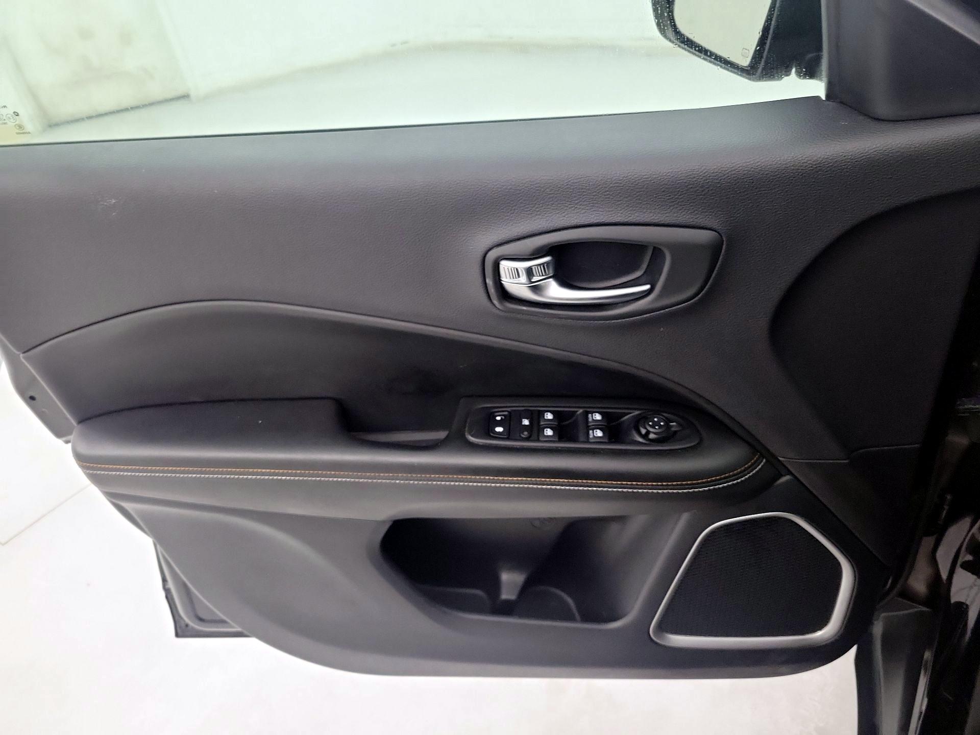 Thumbnail: 2018 Jeep Compass - 12