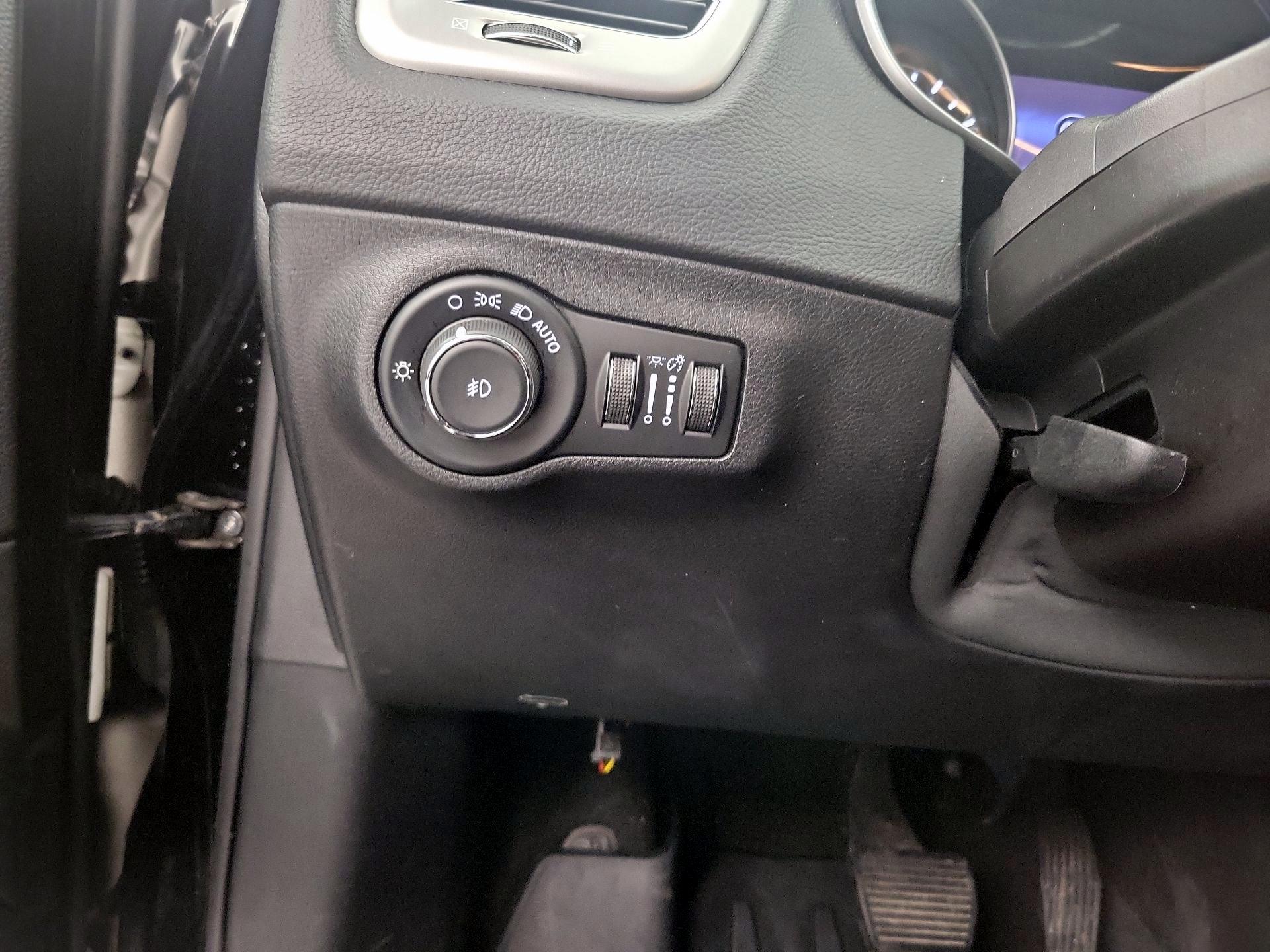 Thumbnail: 2018 Jeep Compass - 13