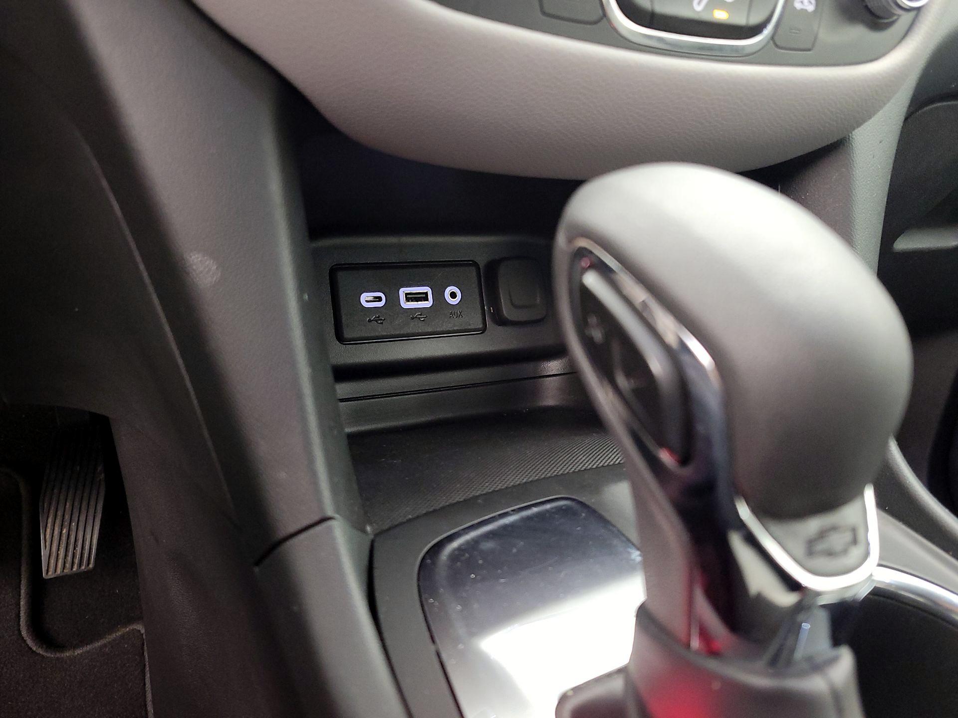 Thumbnail: 2022 Chevrolet Equinox - 16