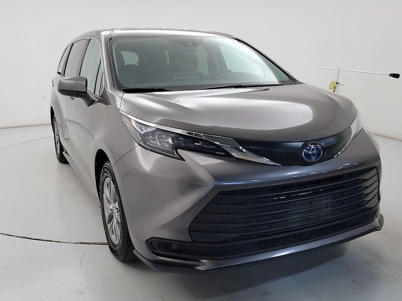 2024 Toyota Sienna LE