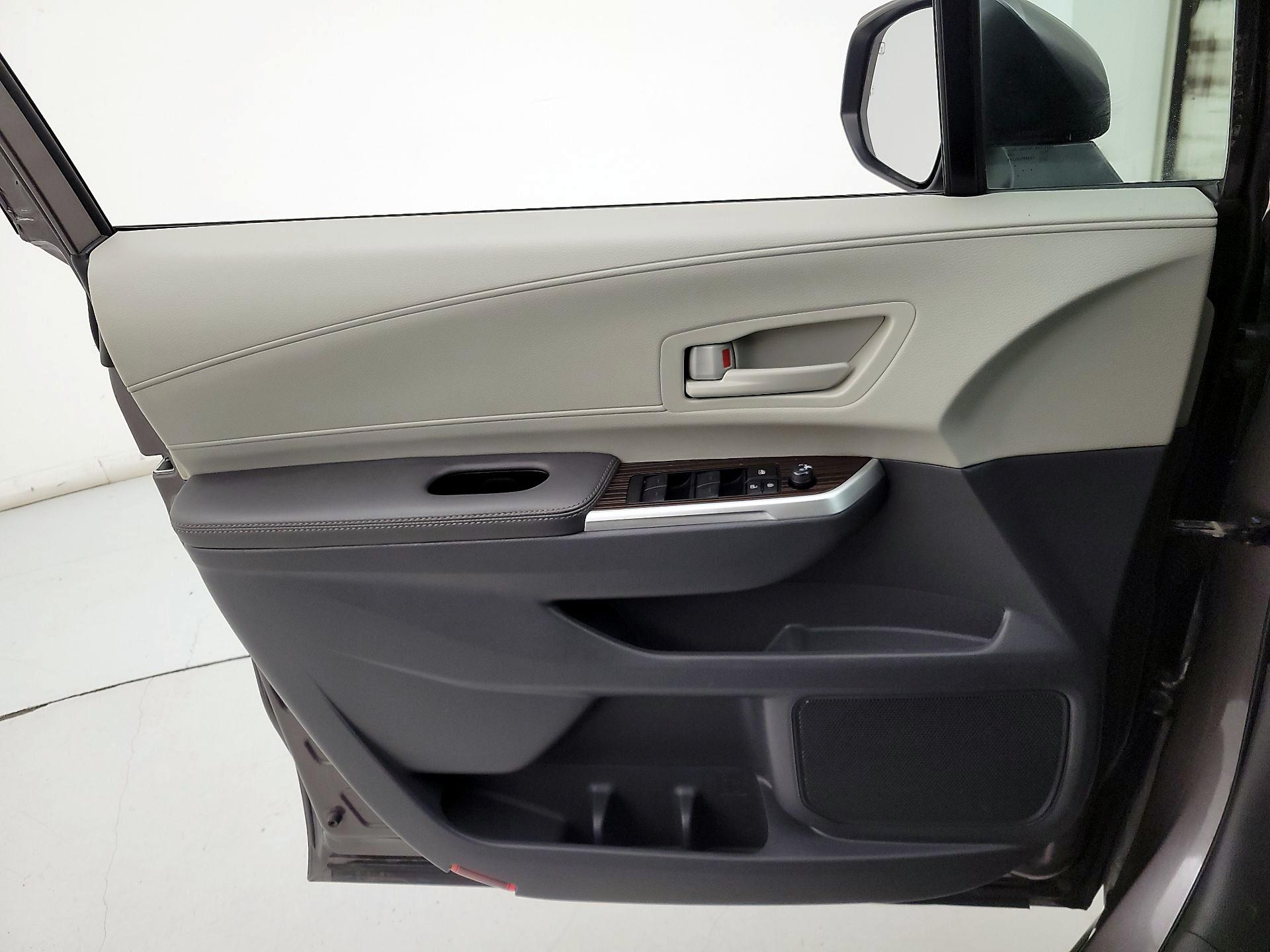 Thumbnail: 2024 Toyota Sienna - 10