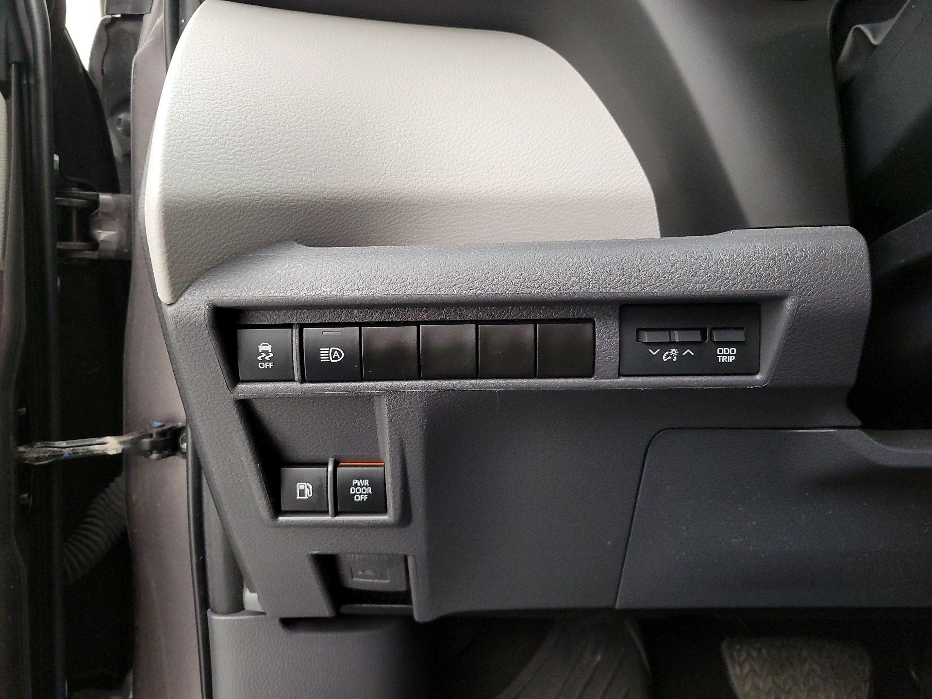 Thumbnail: 2024 Toyota Sienna - 11