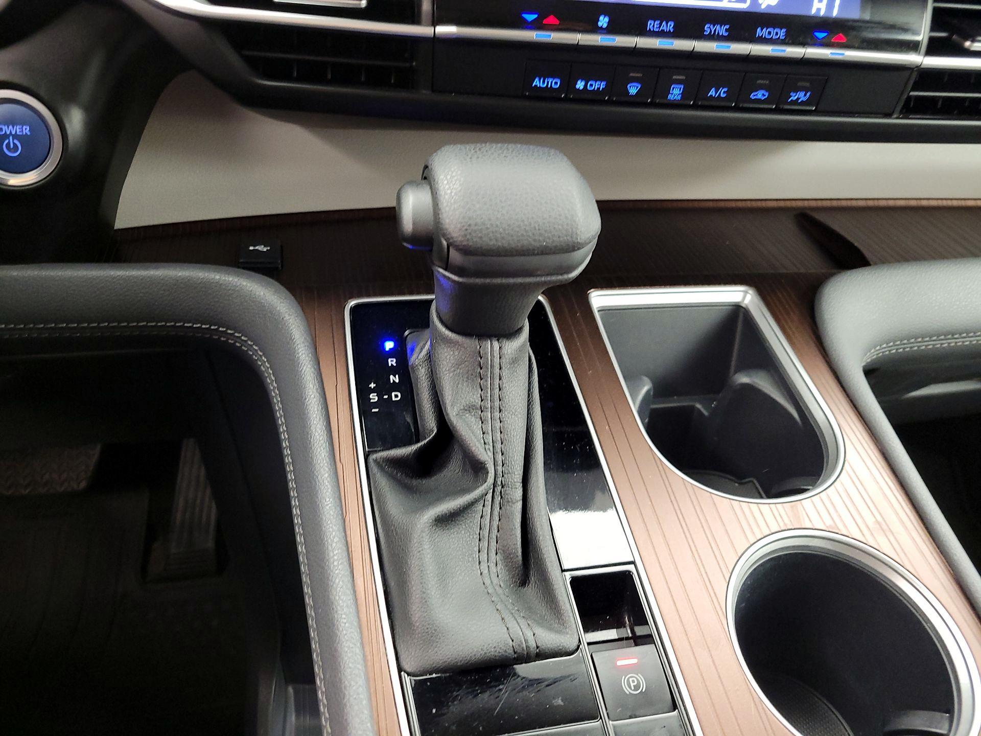 Thumbnail: 2024 Toyota Sienna - 15