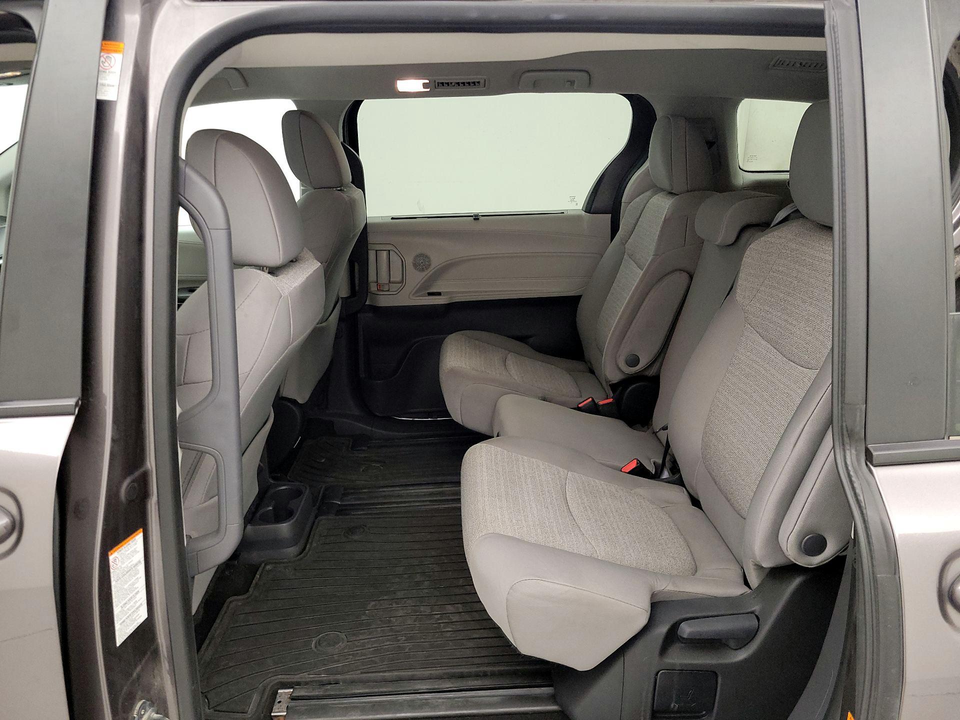 Thumbnail: 2024 Toyota Sienna - 17