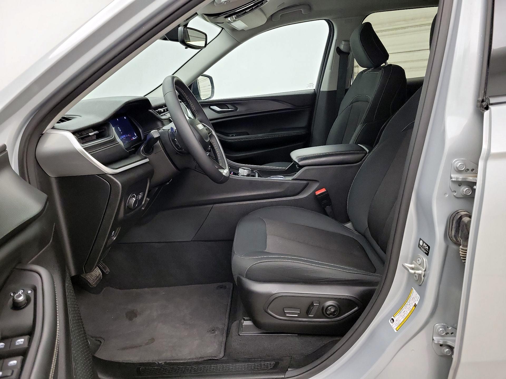 Thumbnail: 2023 Jeep Grand Cherokee - 11