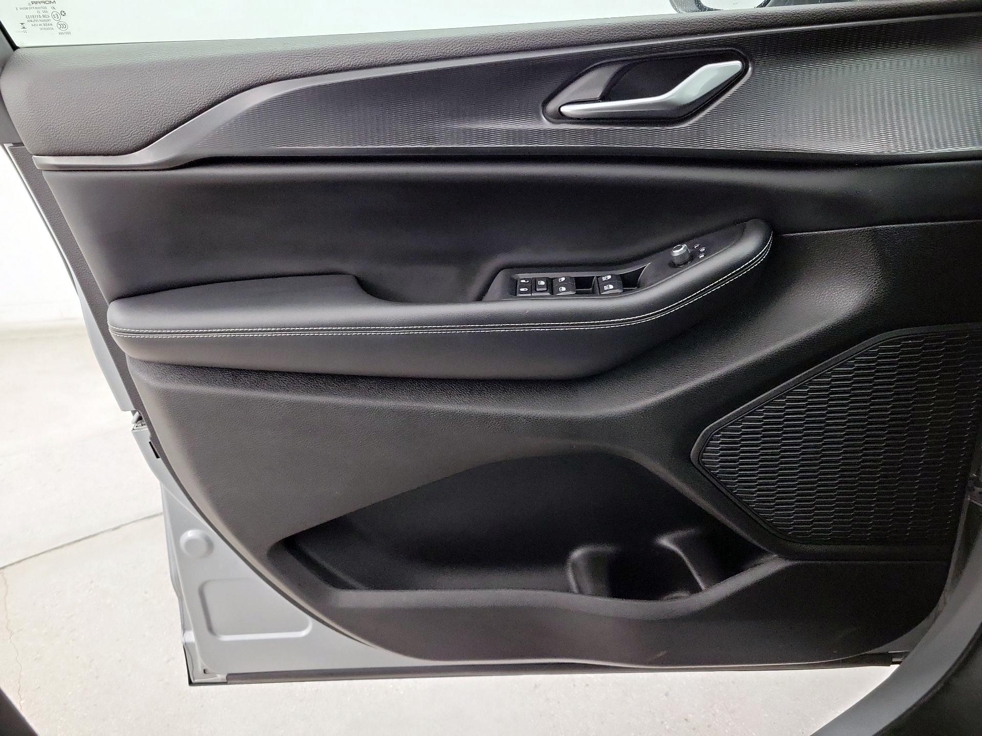 Thumbnail: 2023 Jeep Grand Cherokee - 12