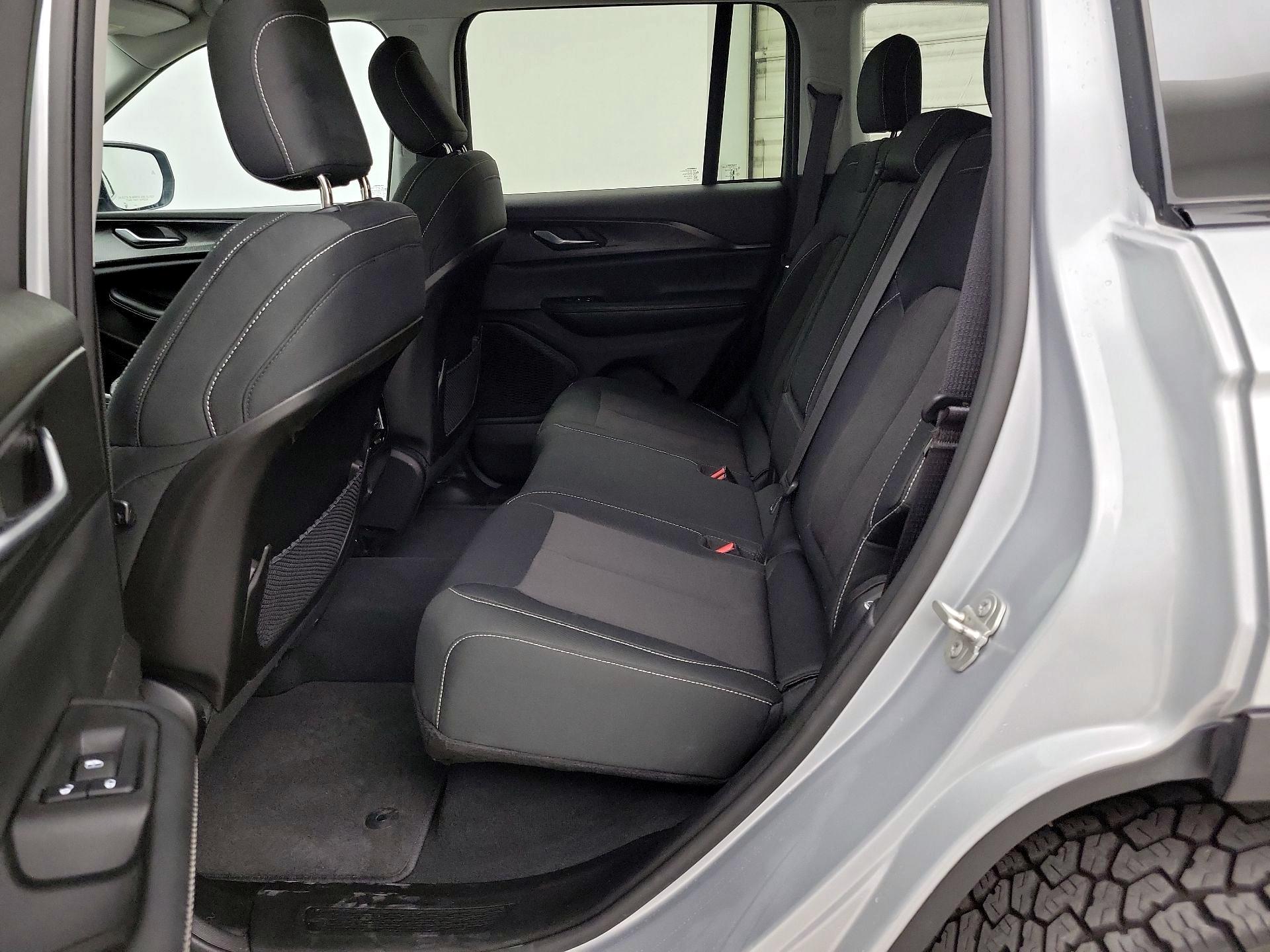 Thumbnail: 2023 Jeep Grand Cherokee - 19