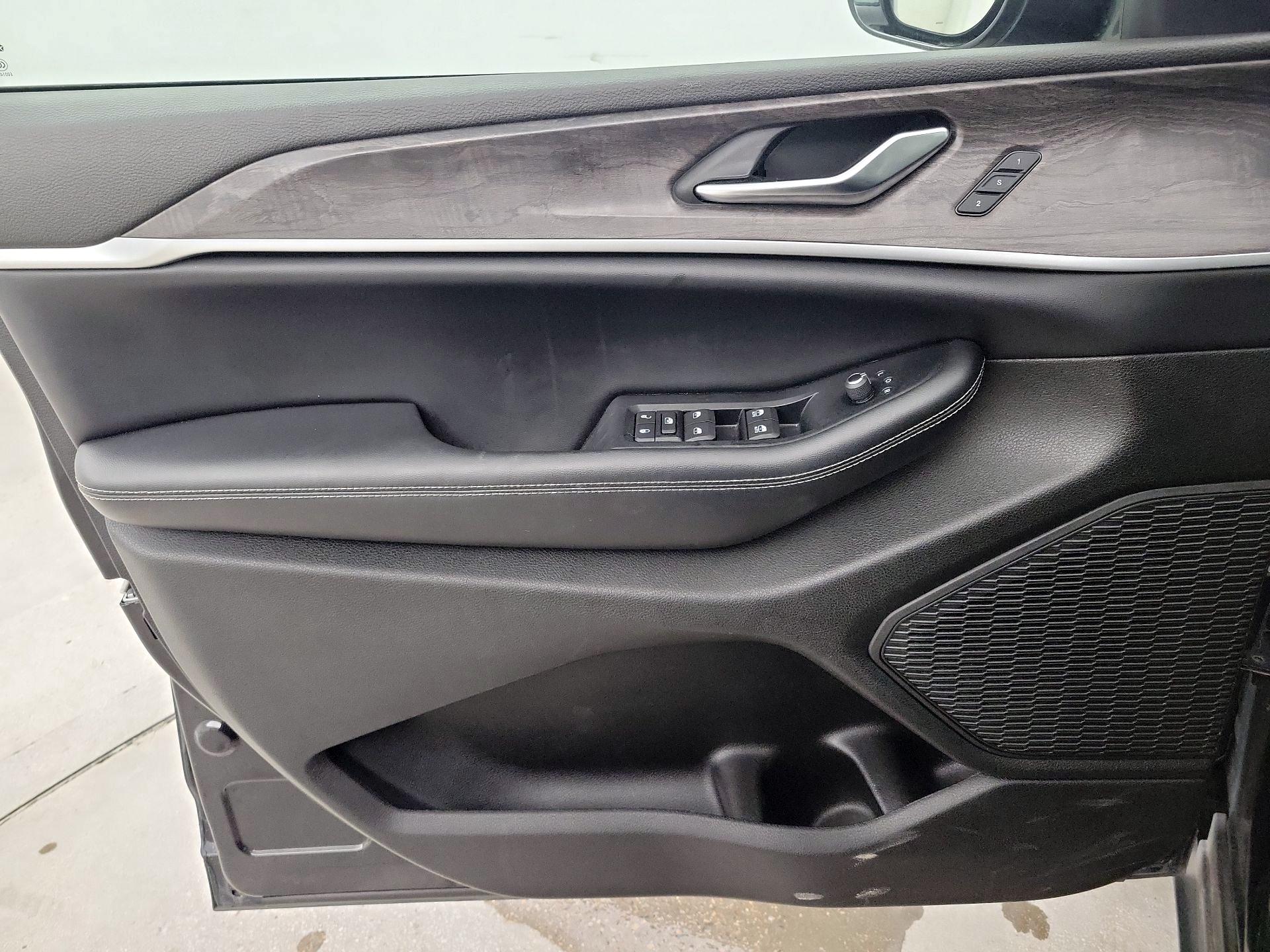 Thumbnail: 2024 Jeep Grand Cherokee - 12