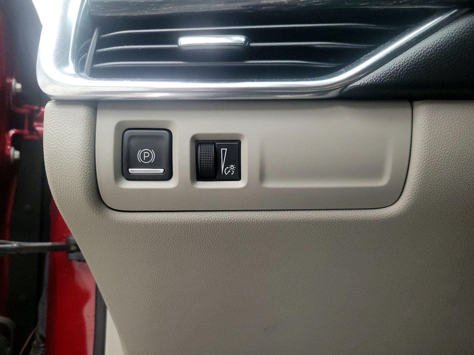 Thumbnail: 2023 Cadillac XT4 - 13