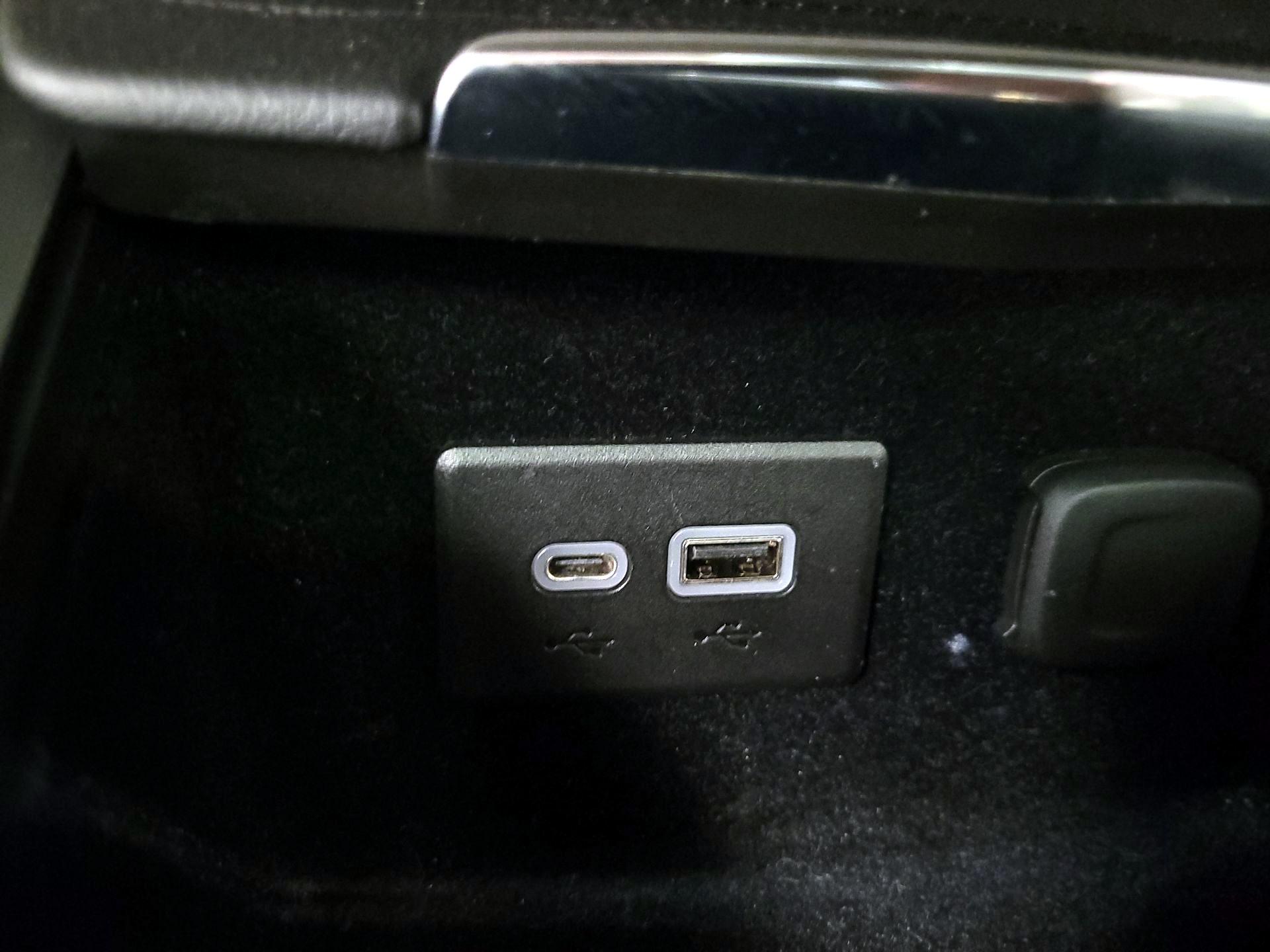 Thumbnail: 2023 Cadillac XT4 - 18