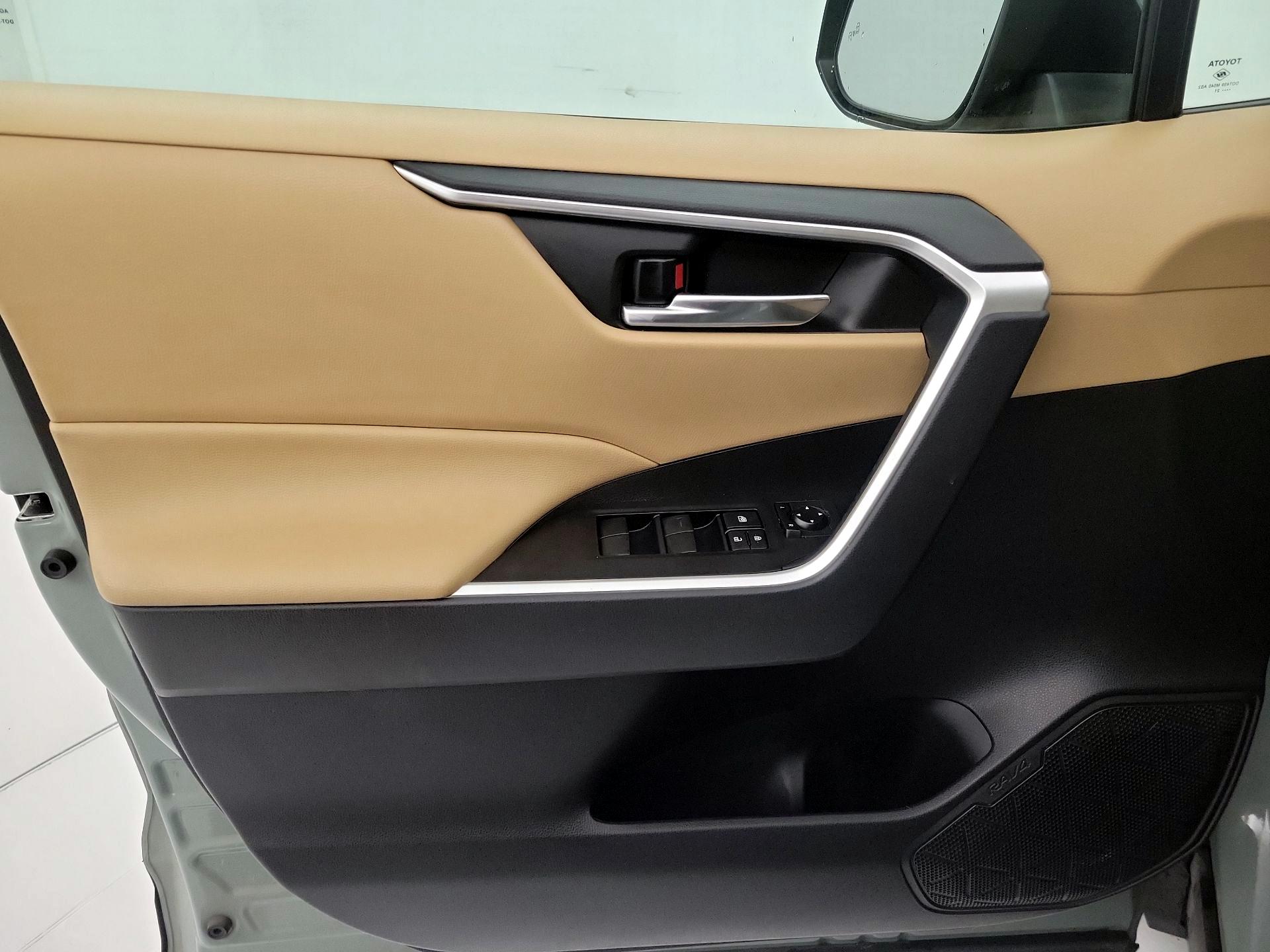 Thumbnail: 2021 Toyota RAV4 - 12