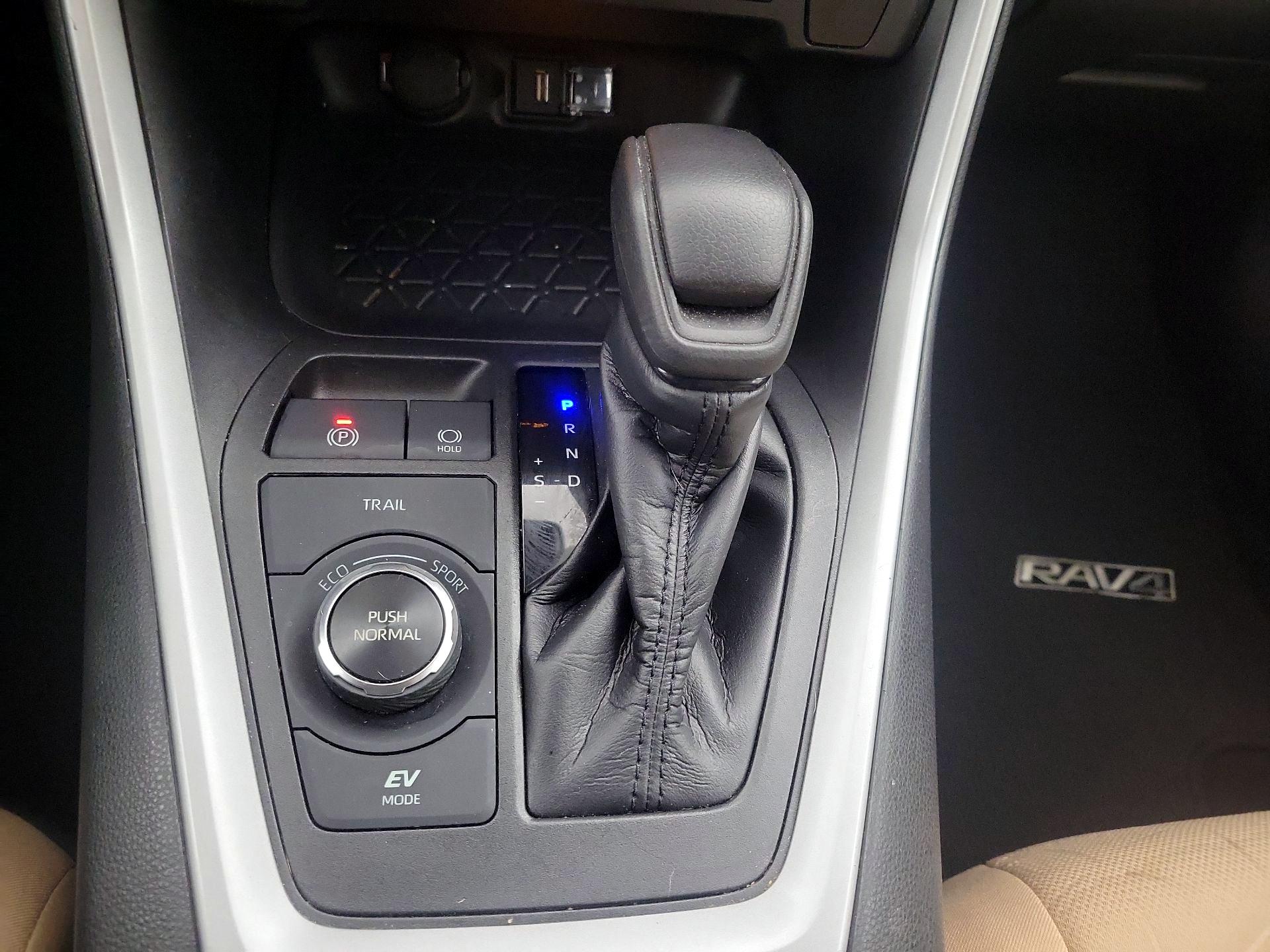 Thumbnail: 2021 Toyota RAV4 - 17