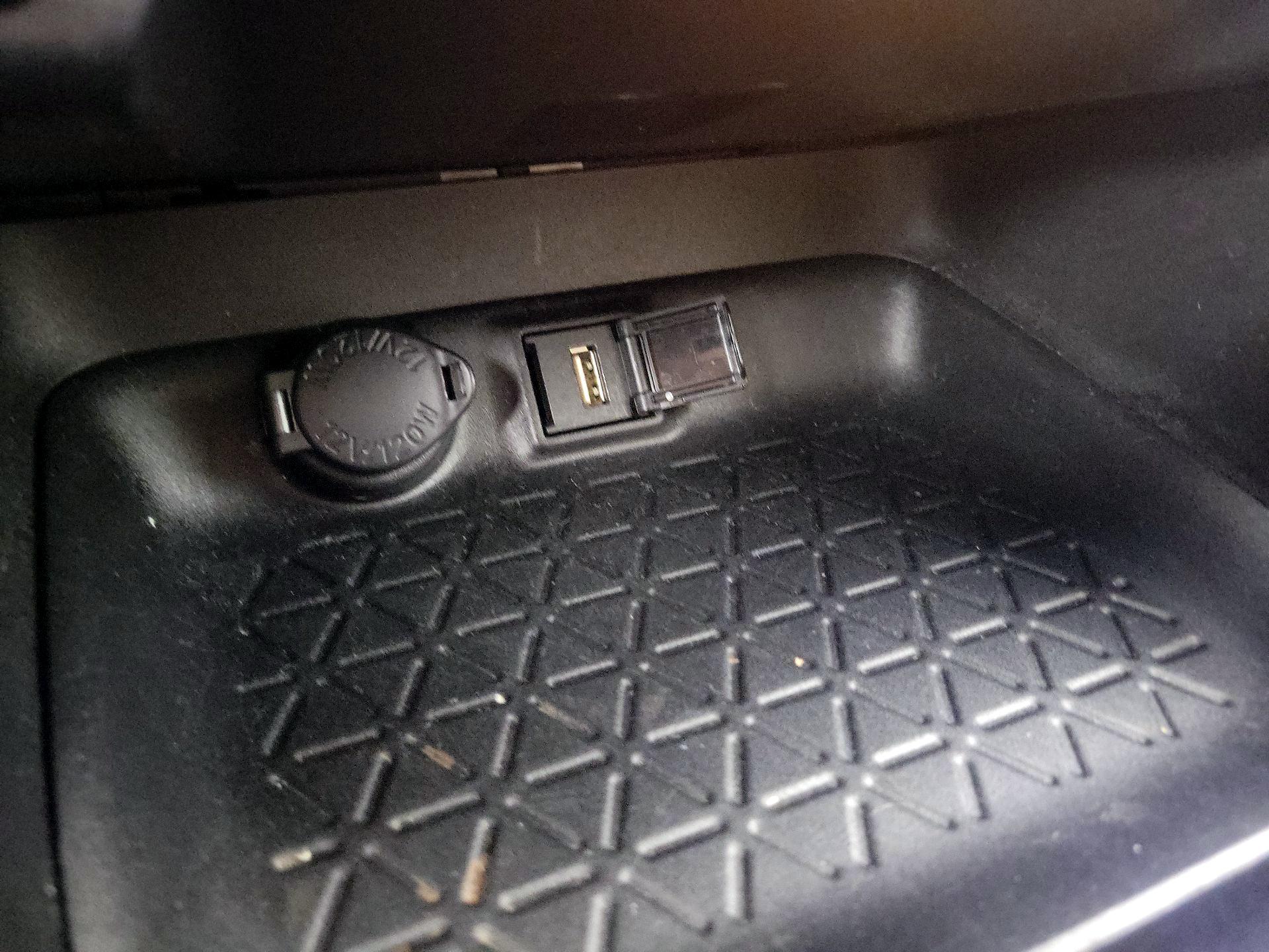 Thumbnail: 2021 Toyota RAV4 - 18