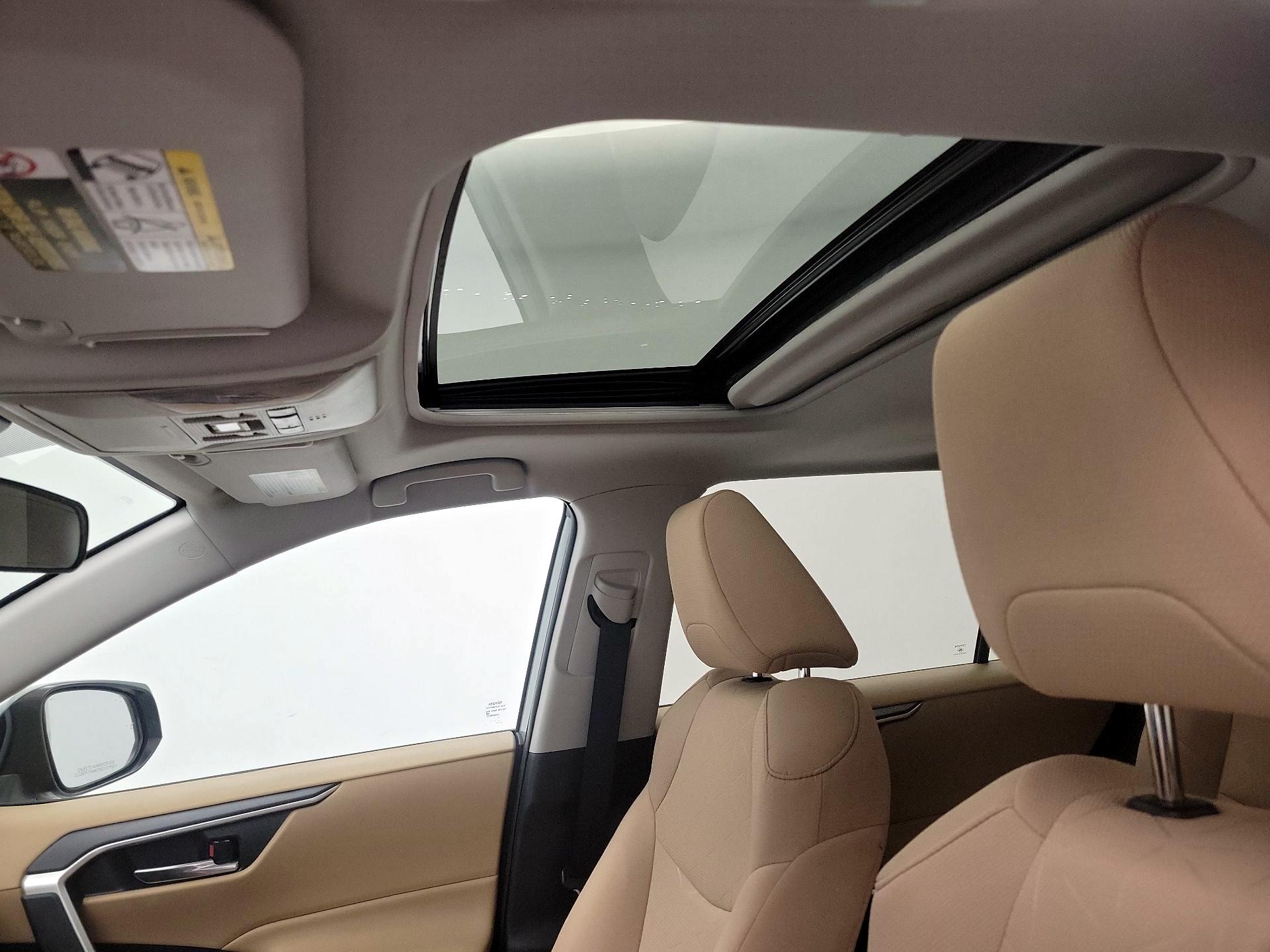 Thumbnail: 2021 Toyota RAV4 - 19