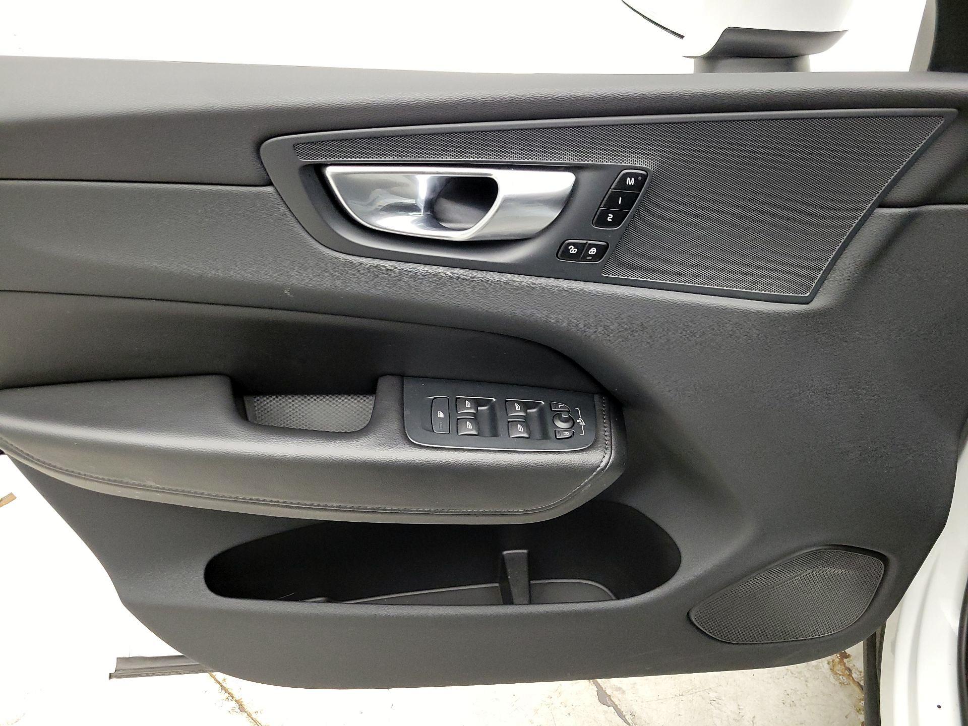 Thumbnail: 2023 Volvo XC60 - 12