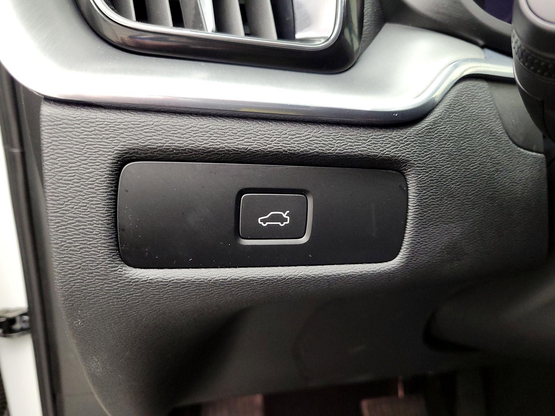 Thumbnail: 2023 Volvo XC60 - 13