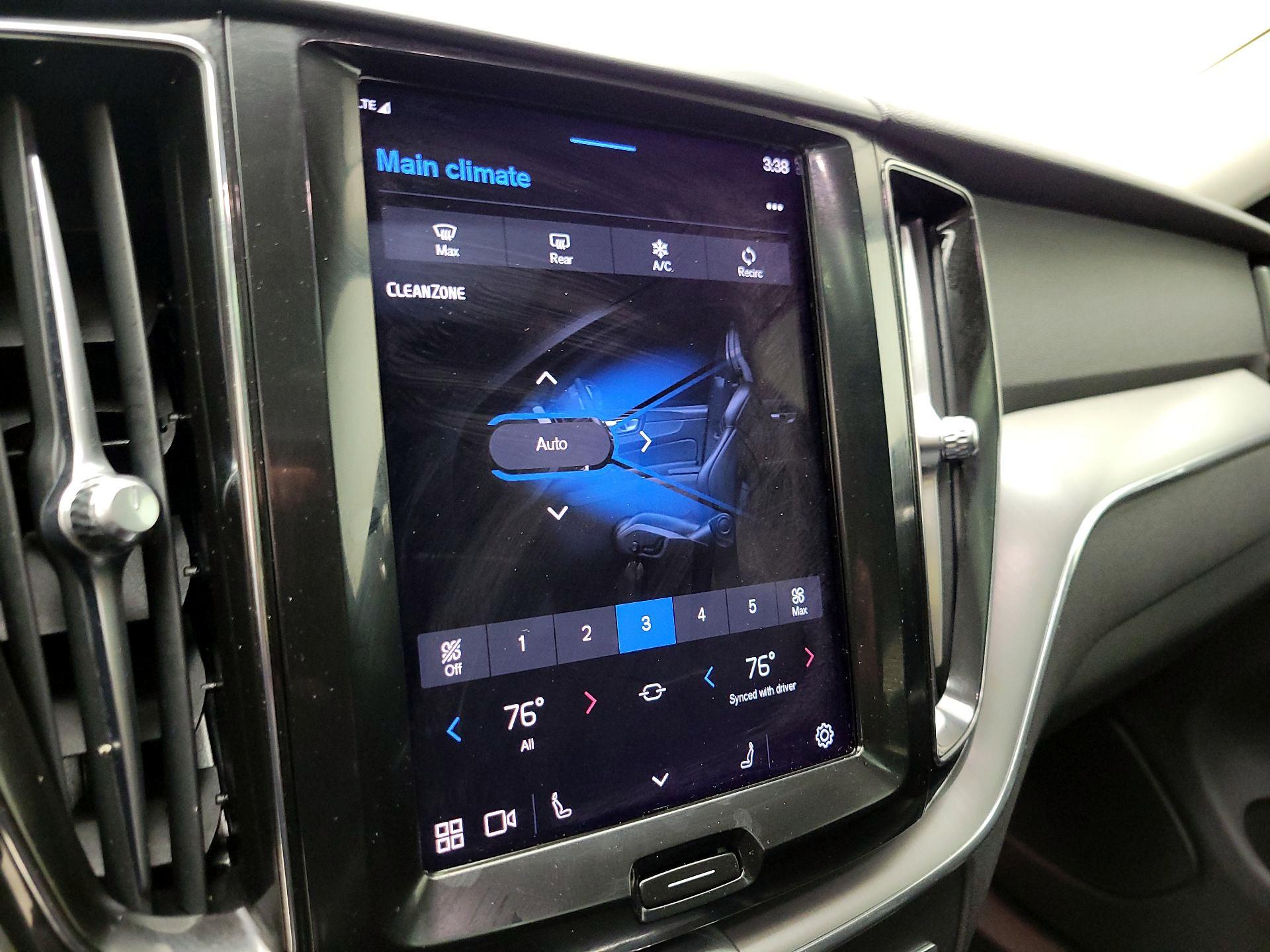 Thumbnail: 2023 Volvo XC60 - 16