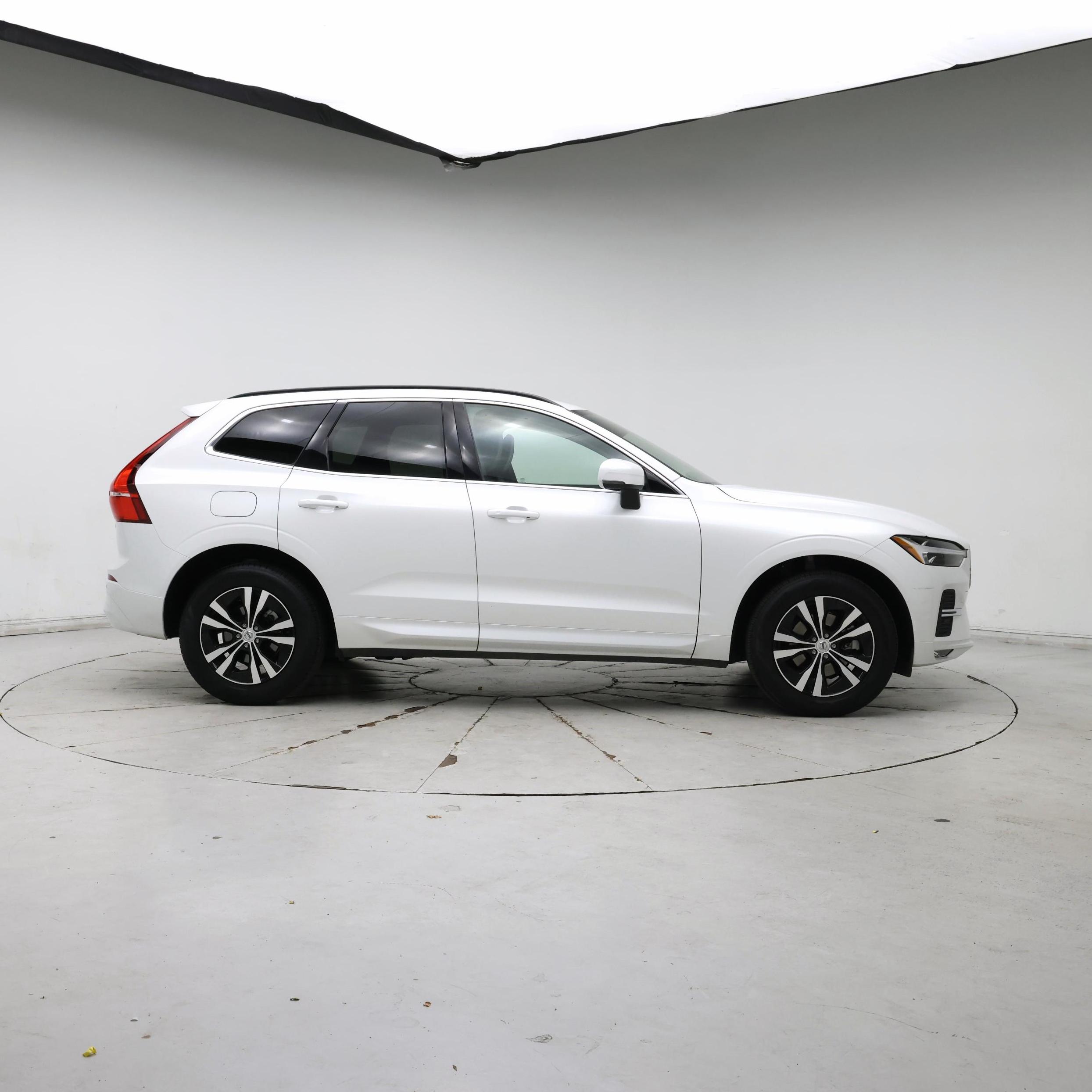 Thumbnail: 2023 Volvo XC60 - 7