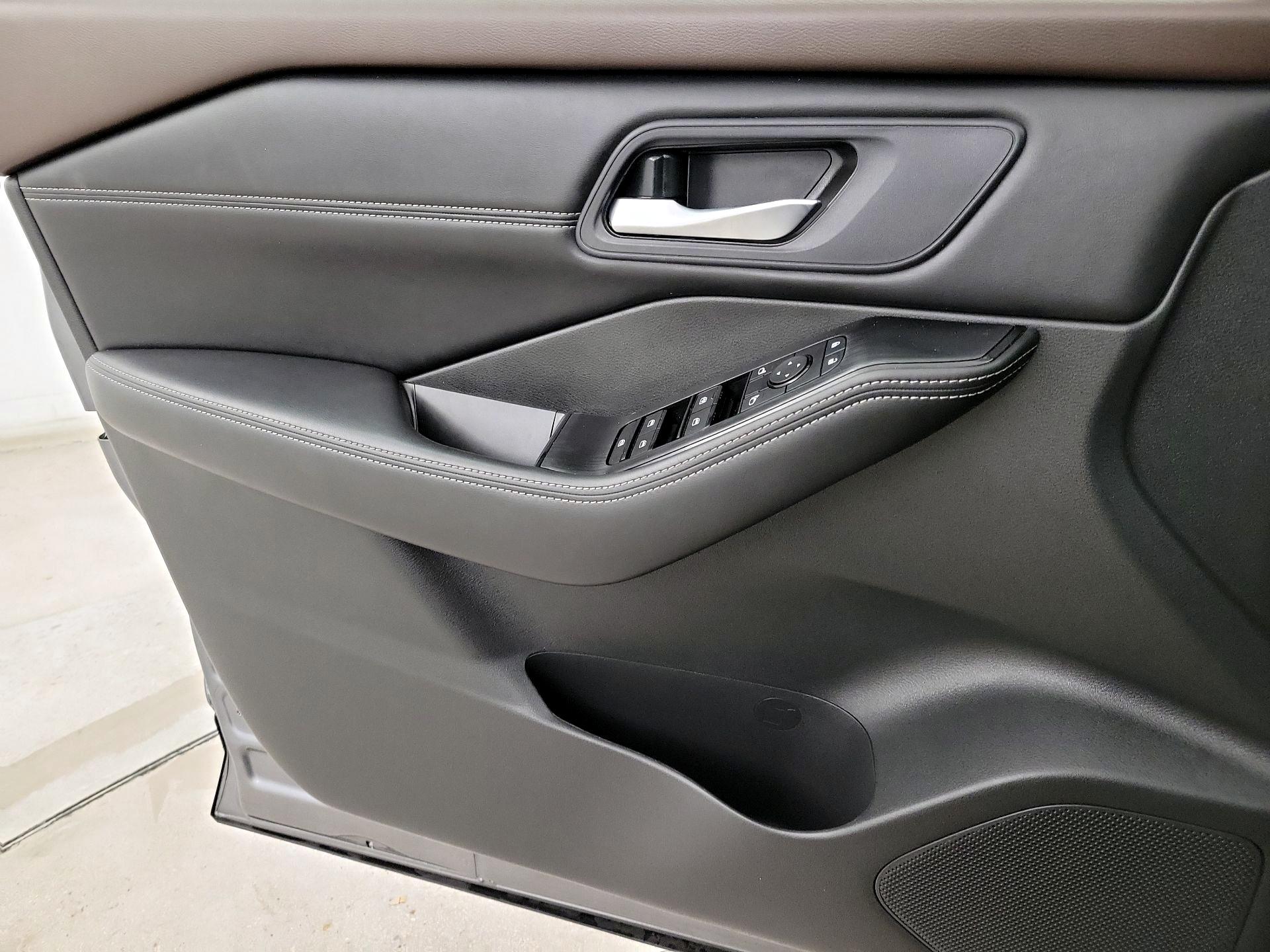 Thumbnail: 2023 Nissan Rogue - 12