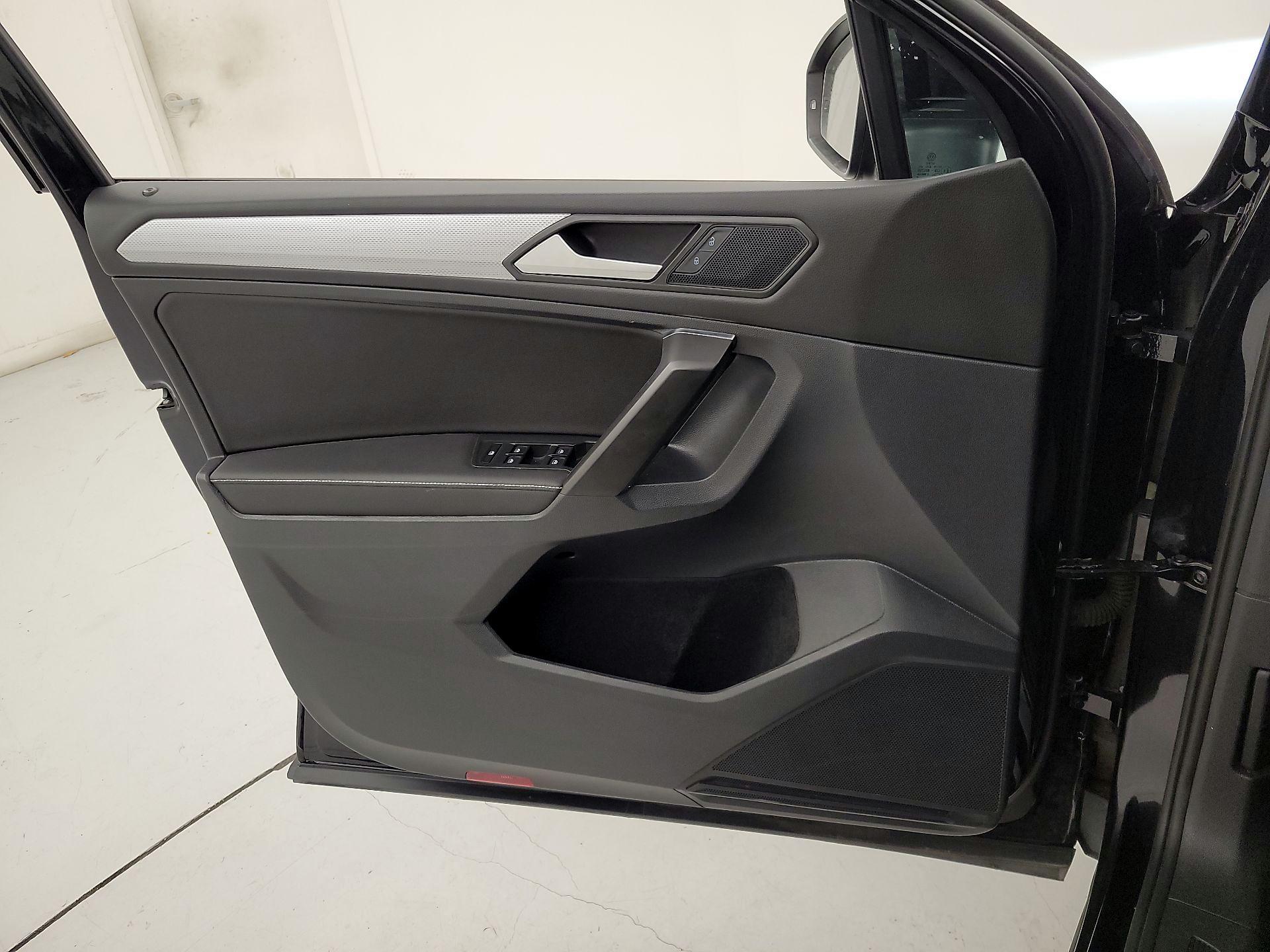 Thumbnail: 2022 Volkswagen Tiguan - 10