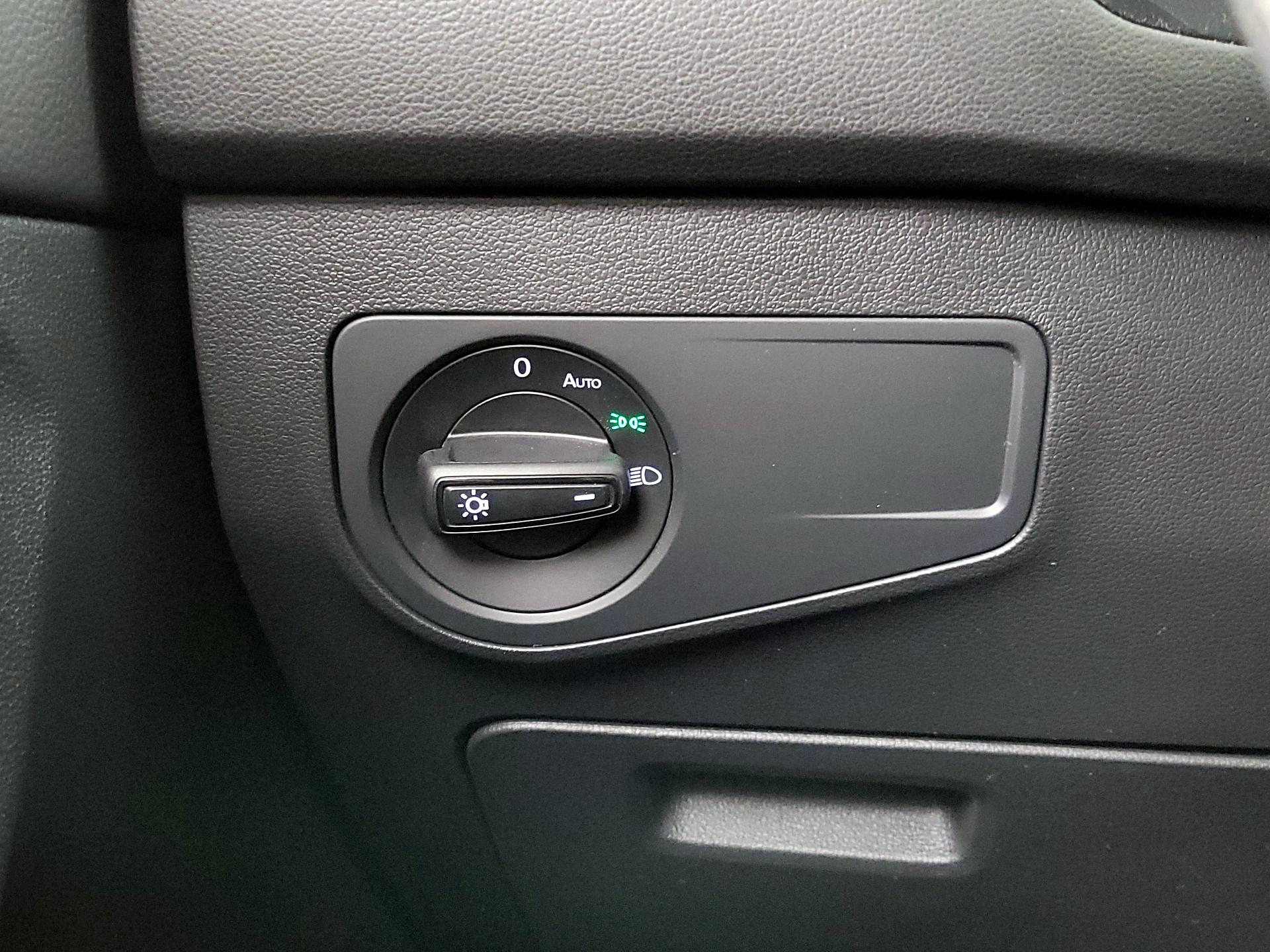 Thumbnail: 2022 Volkswagen Tiguan - 11