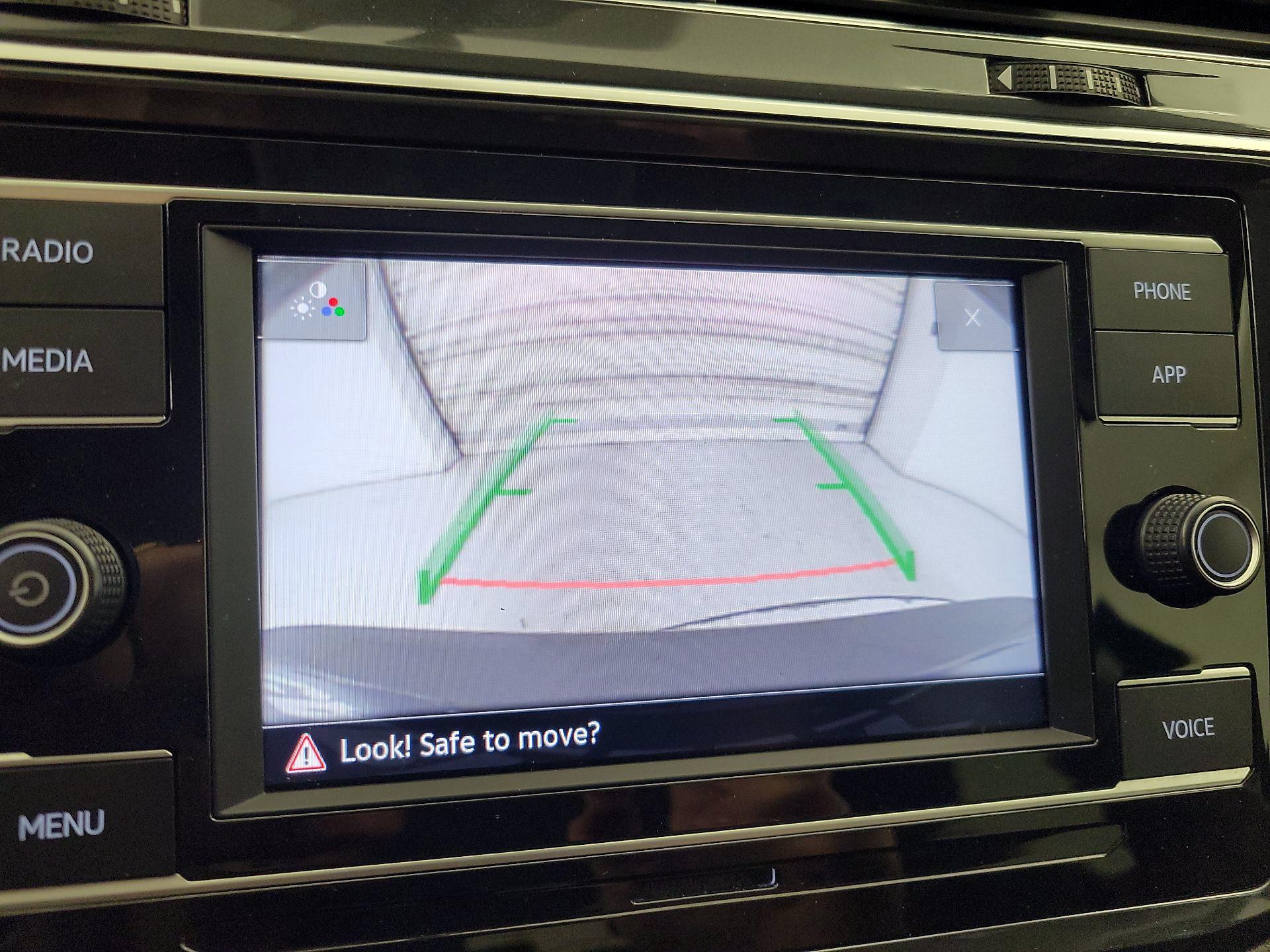 Thumbnail: 2022 Volkswagen Tiguan - 12