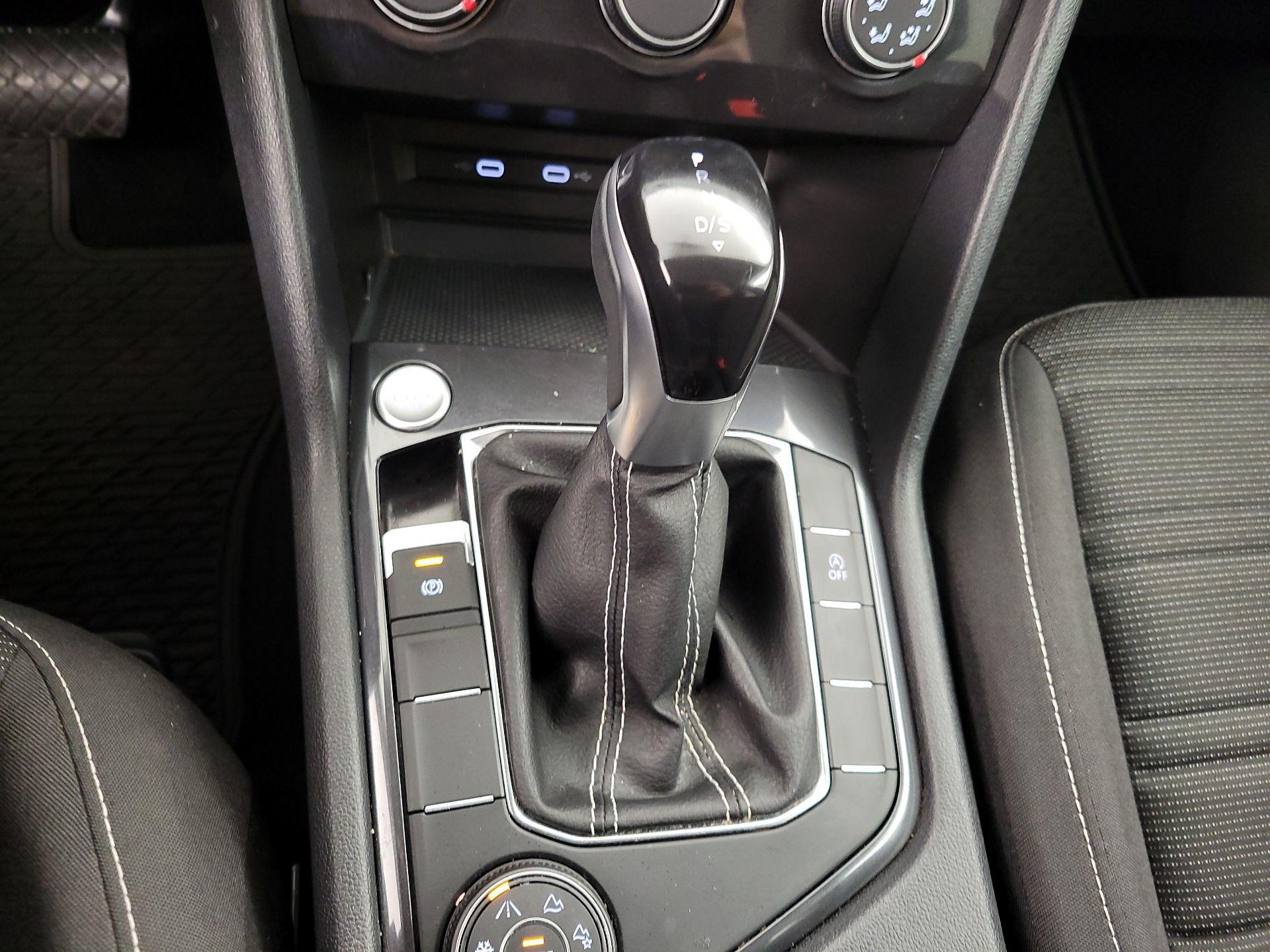 Thumbnail: 2022 Volkswagen Tiguan - 15