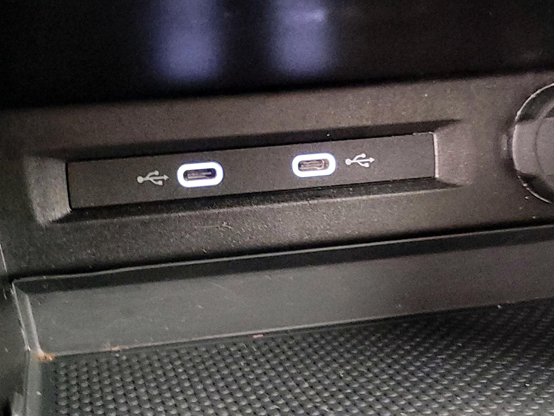 Thumbnail: 2022 Volkswagen Tiguan - 16