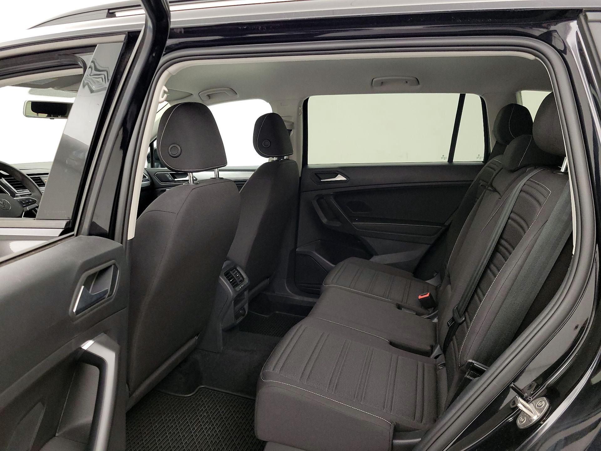 Thumbnail: 2022 Volkswagen Tiguan - 17