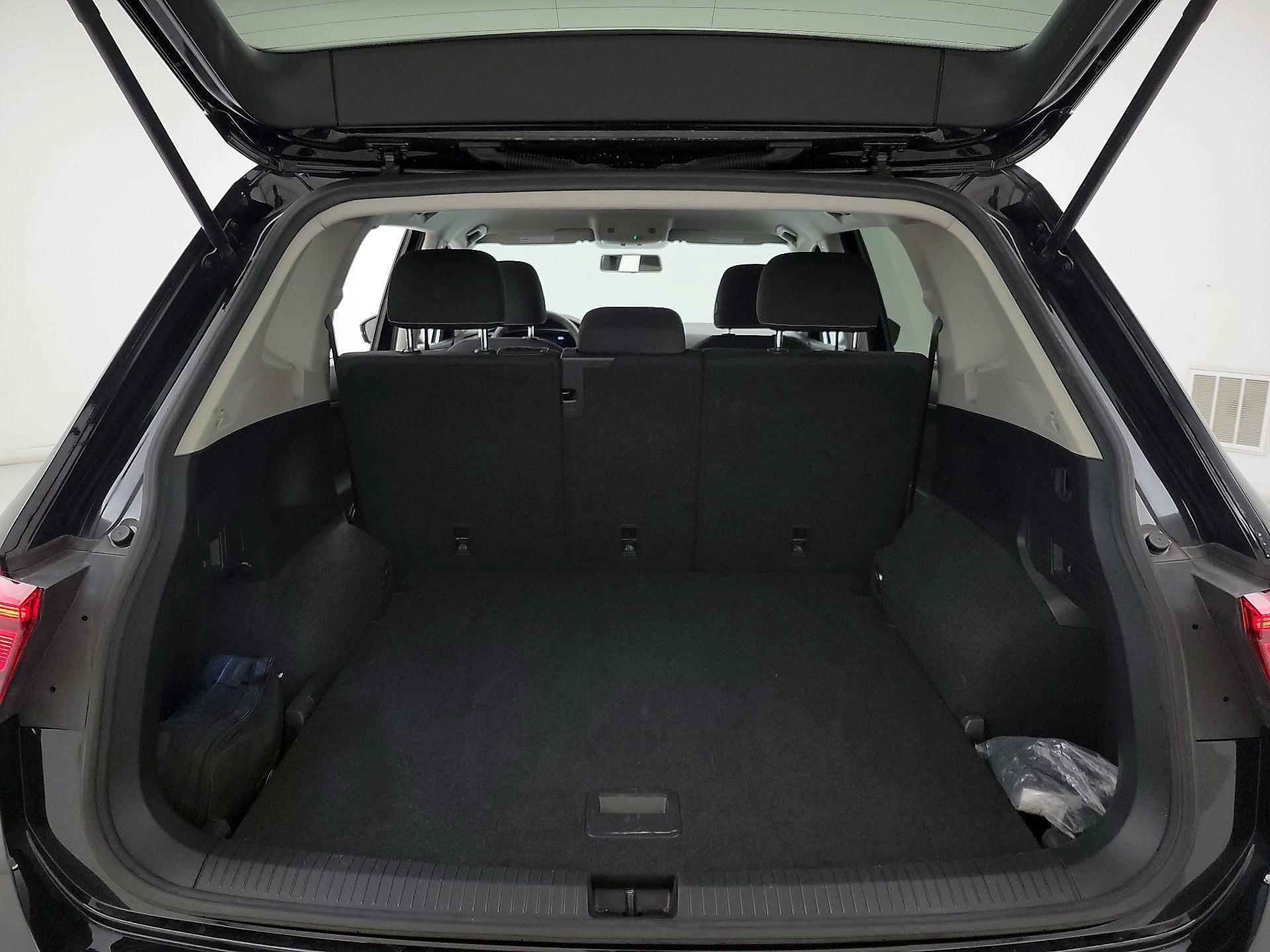 Thumbnail: 2022 Volkswagen Tiguan - 18