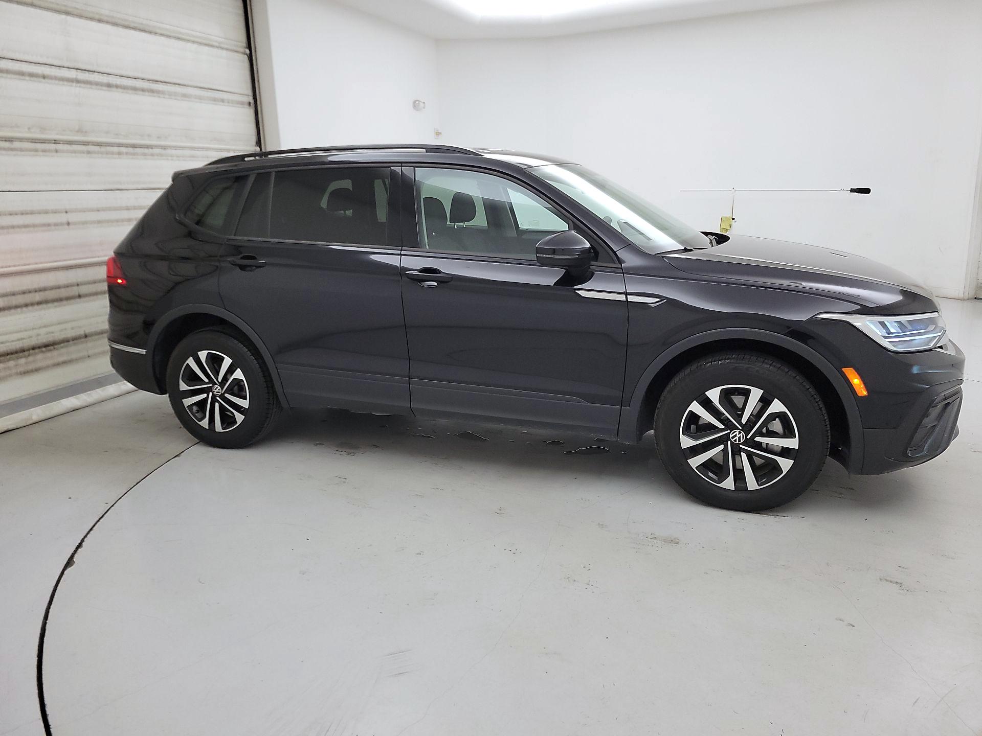 Thumbnail: 2022 Volkswagen Tiguan - 4