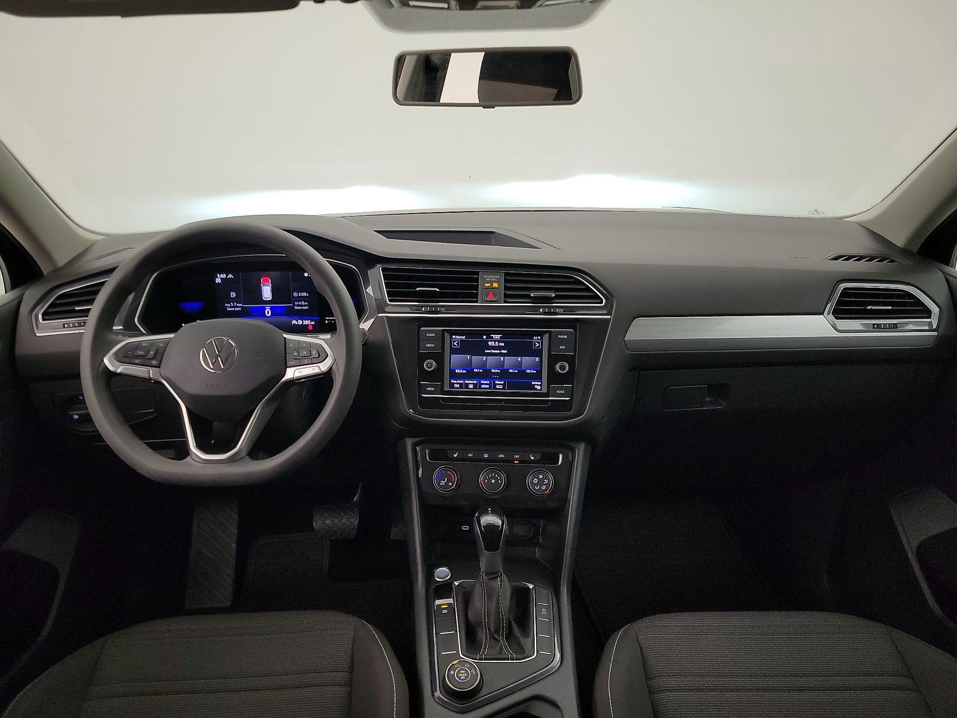 Thumbnail: 2022 Volkswagen Tiguan - 8