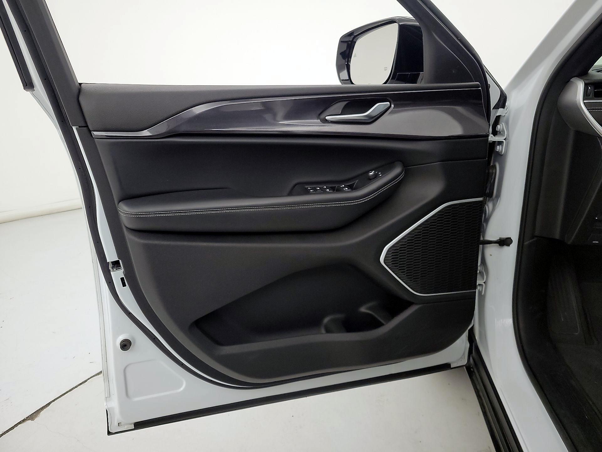 Thumbnail: 2022 Jeep Grand Cherokee L - 10