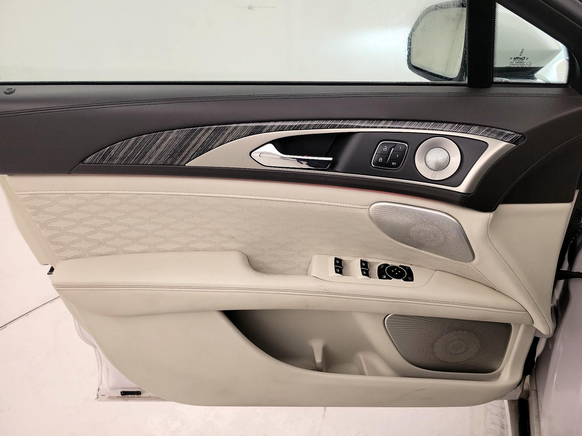 Thumbnail: 2017 Lincoln MKZ - 12