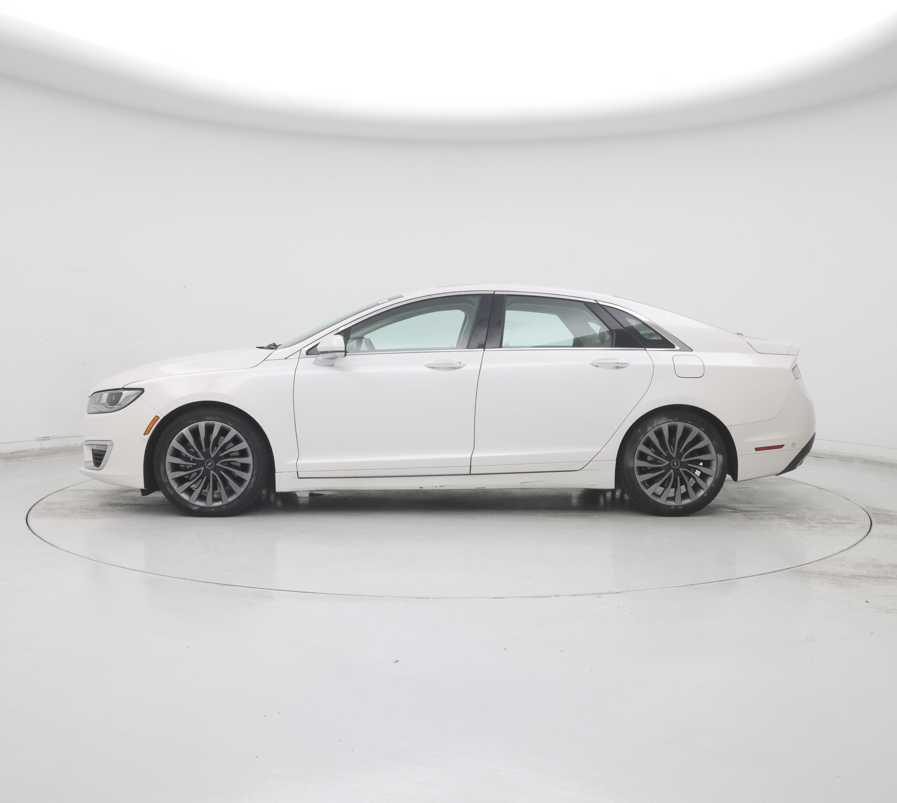 Thumbnail: 2017 Lincoln MKZ - 3