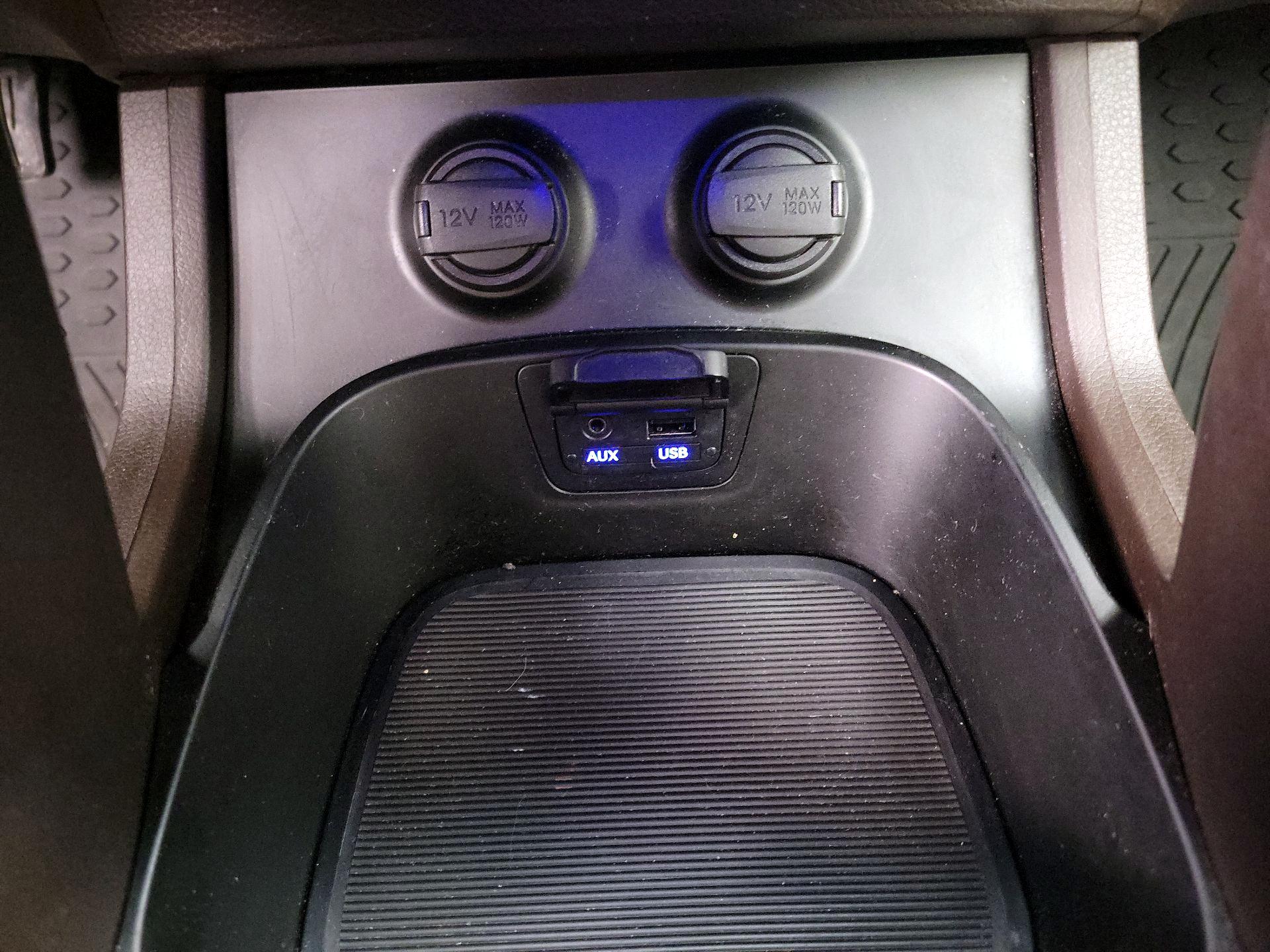 Thumbnail: 2015 Hyundai Santa Fe - 18