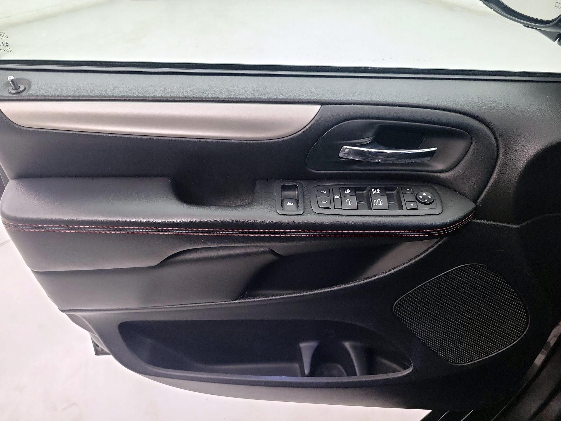 Thumbnail: 2017 Dodge Grand Caravan - 12